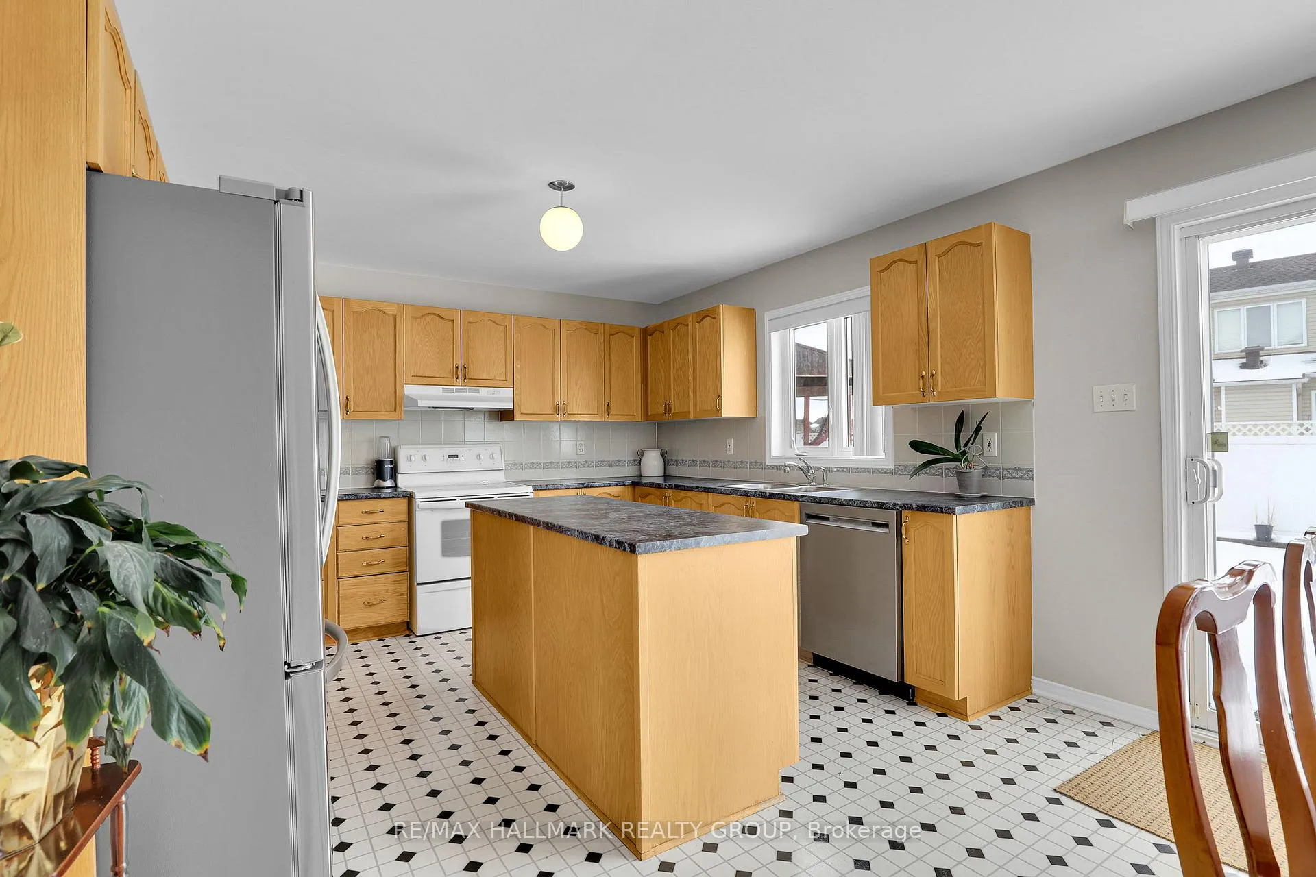 Photo 5 of 634 Aquaview Drive, Ottawa, Avalon East — HOMEH