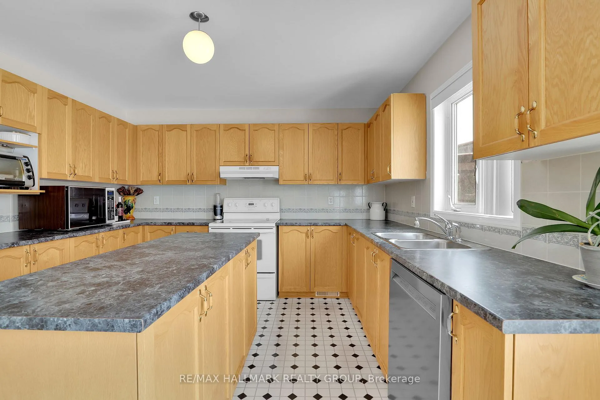 Photo 7 of 634 Aquaview Drive, Ottawa, Avalon East — HOMEH