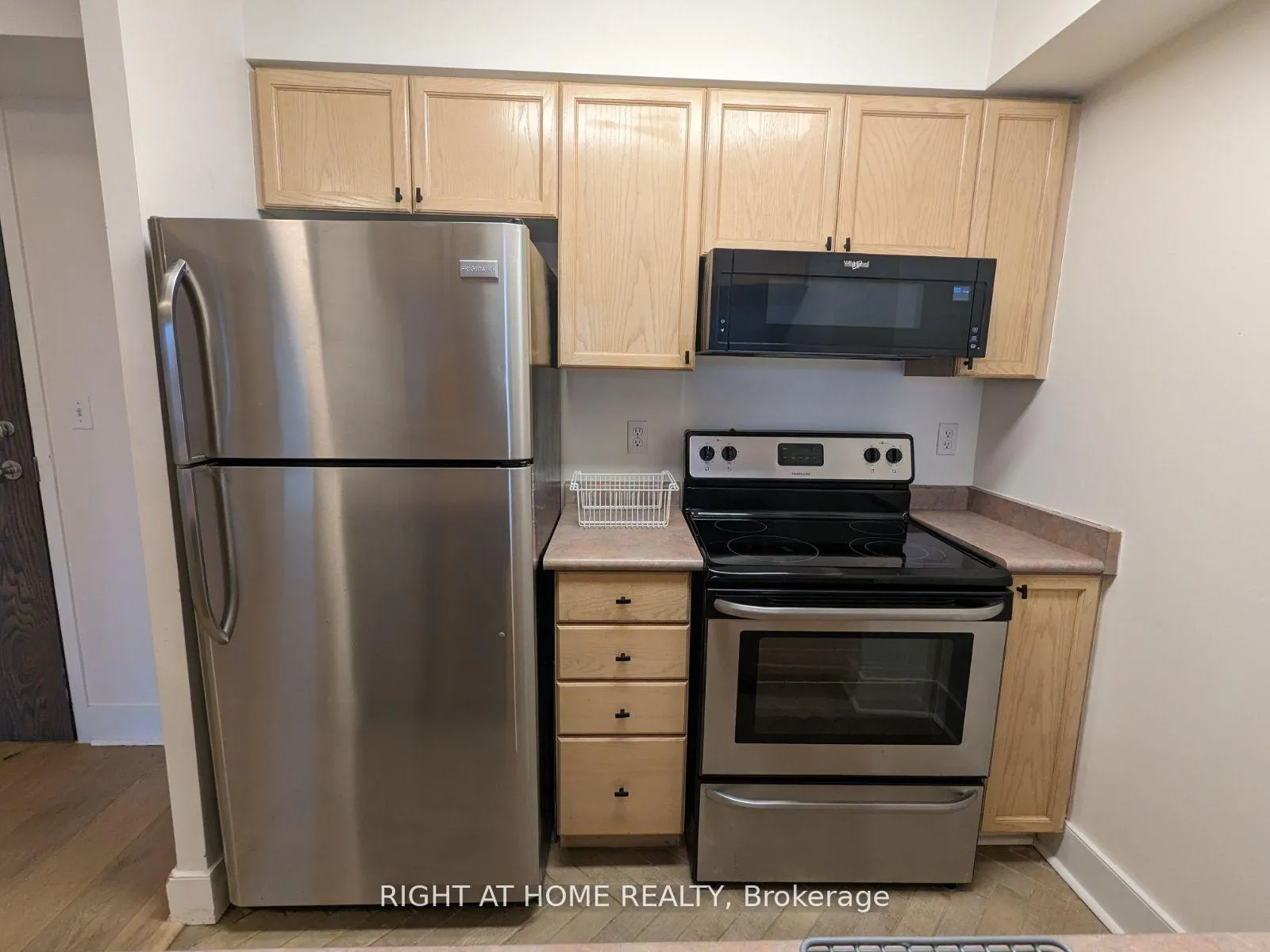 Photo 4 of Unit 409, 1797 Queen Street E, Toronto, The Beaches — HOMEH