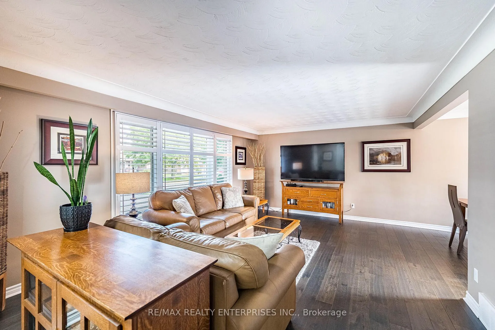 Photo 5 of 19 Baker Road S, Grimsby, Grimsby East — HOMEH