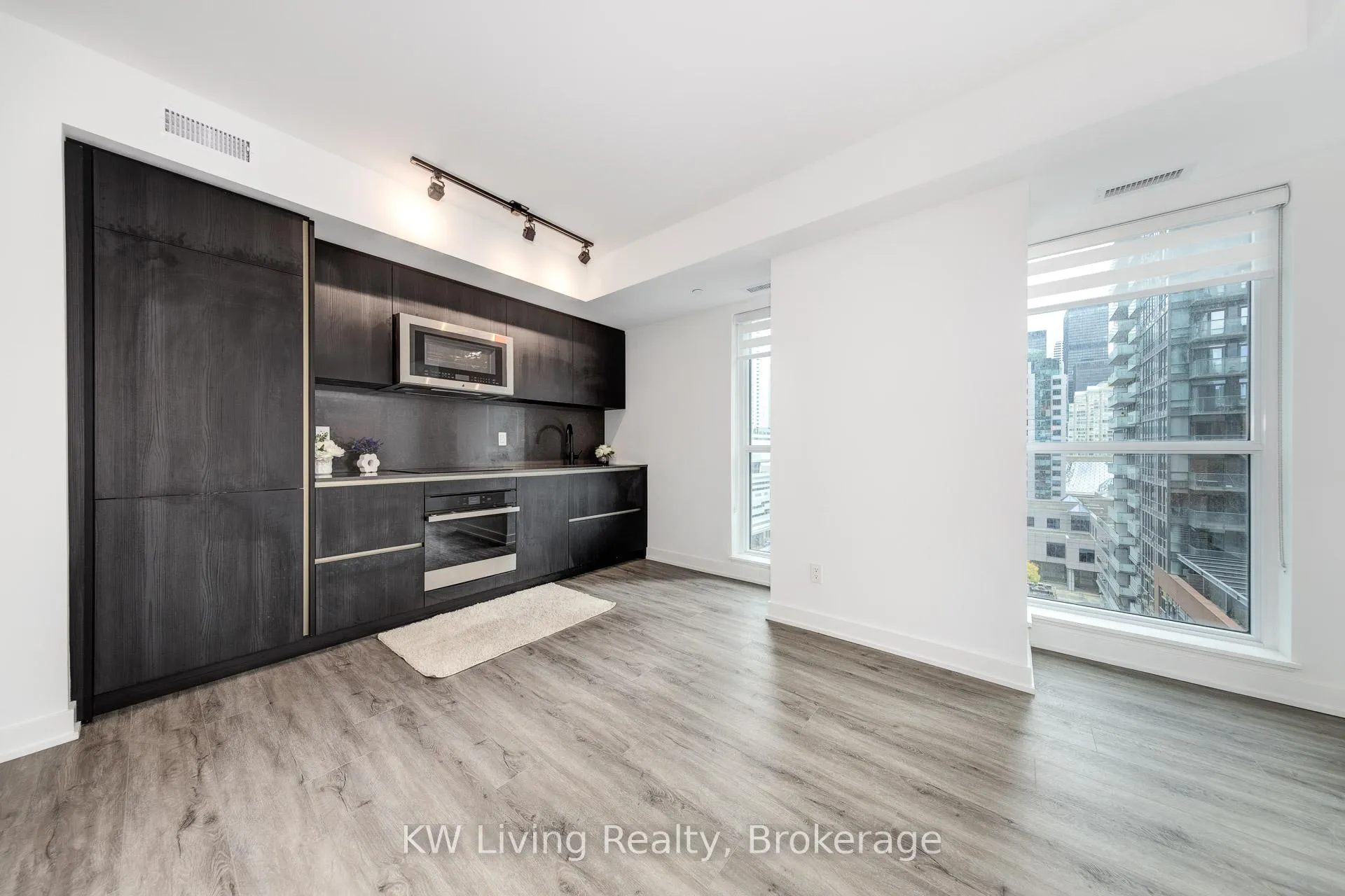 Photo 4 of Unit 1302, 327 King Street W, Toronto, Waterfront Communities — HOMEH
