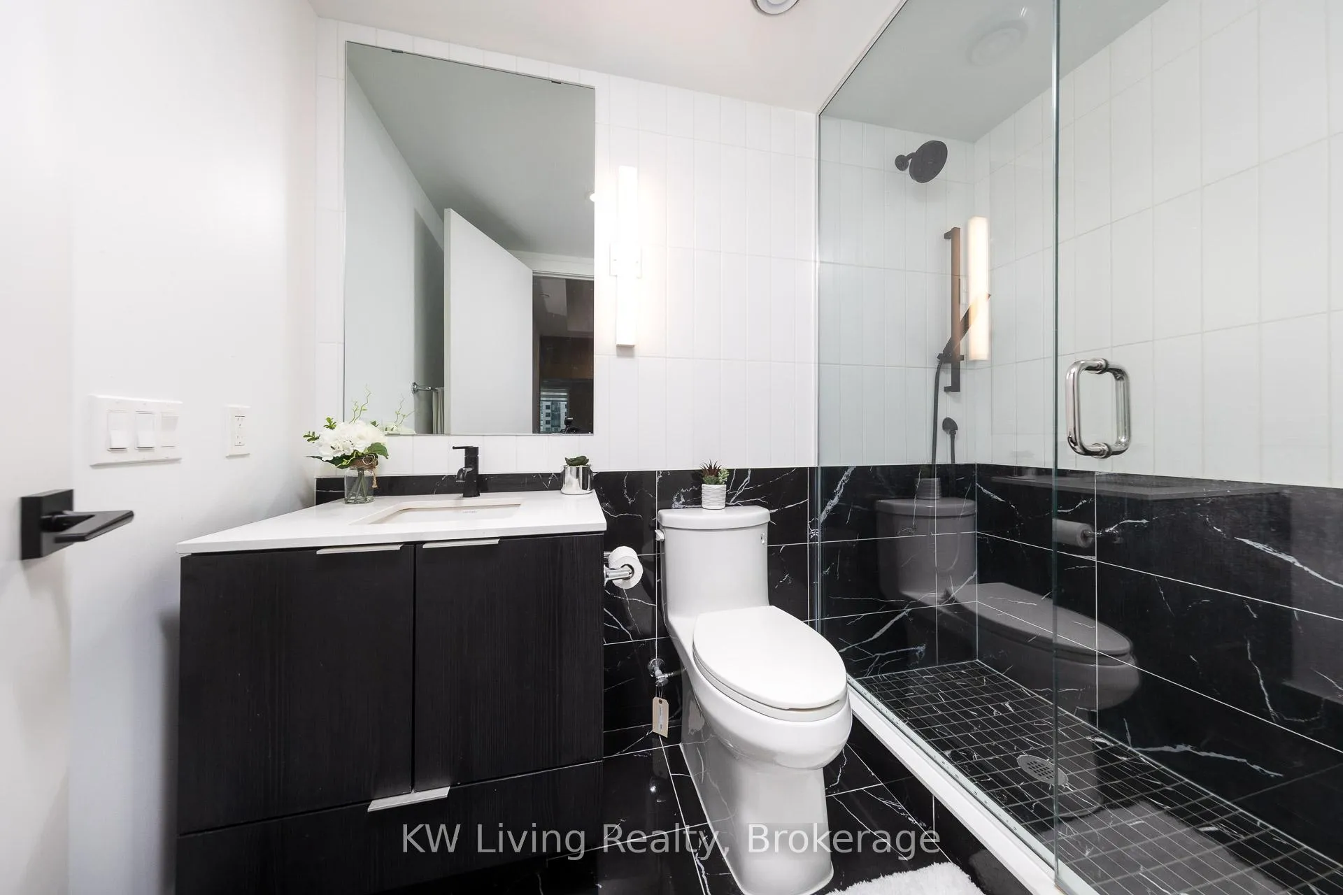 Photo 9 of Unit 1302, 327 King Street W, Toronto, Waterfront Communities — HOMEH