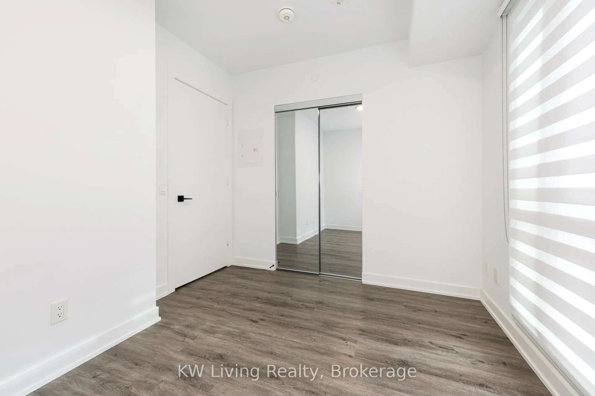 Photo 11 of Unit 1302, 327 King Street W, Toronto, Waterfront Communities — HOMEH