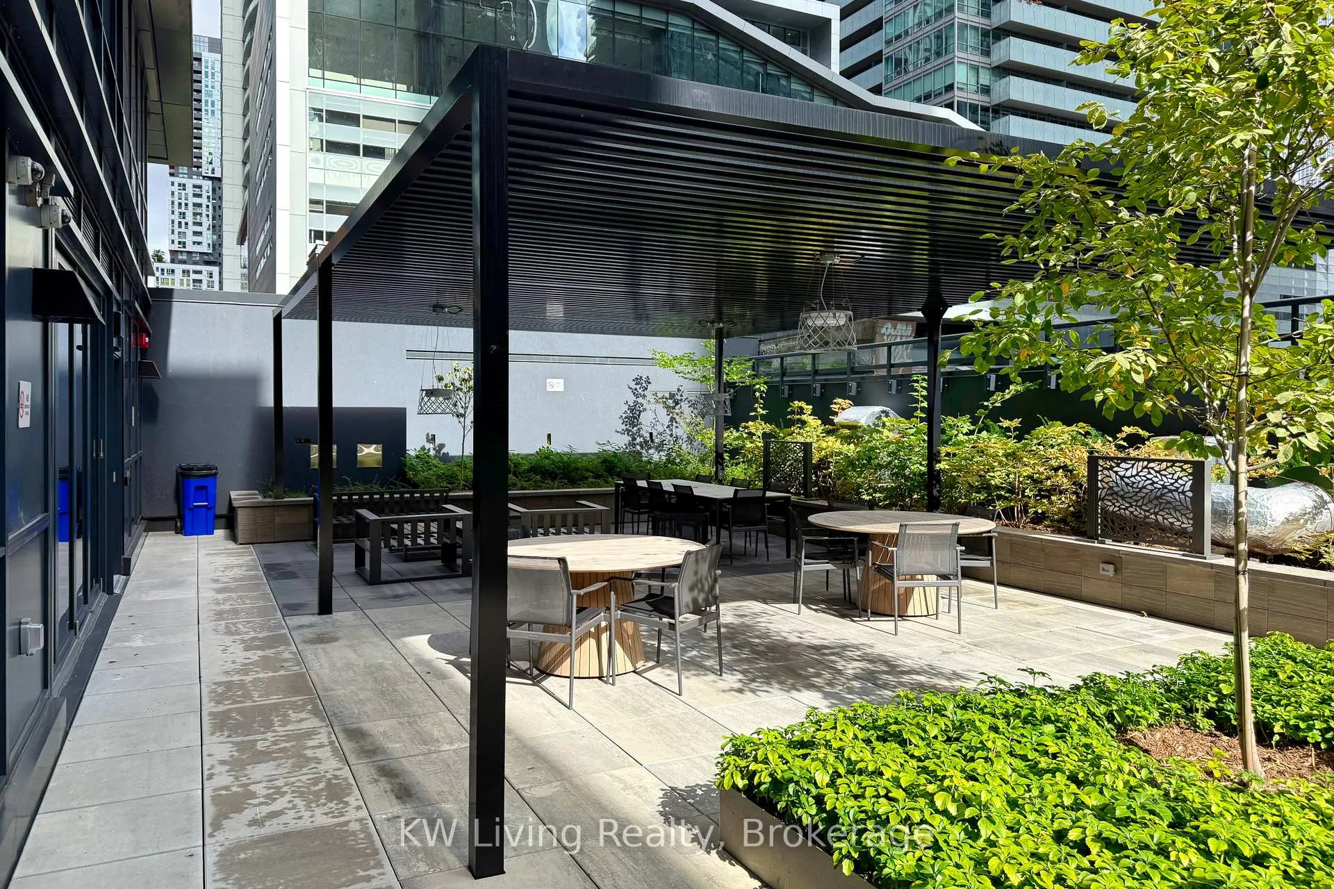 Photo 16 of Unit 1302, 327 King Street W, Toronto, Waterfront Communities — HOMEH
