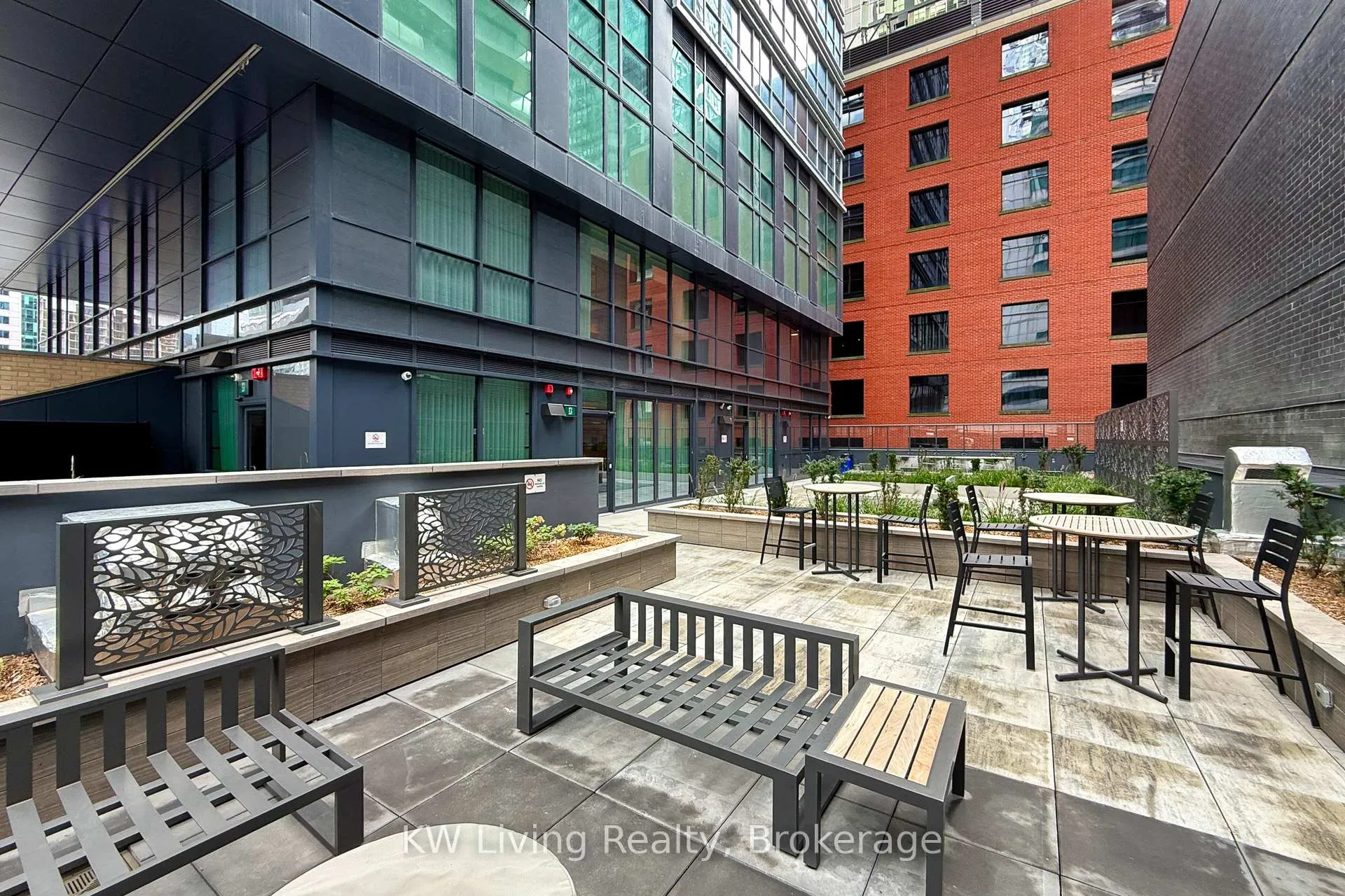 Photo 18 of Unit 1302, 327 King Street W, Toronto, Waterfront Communities — HOMEH