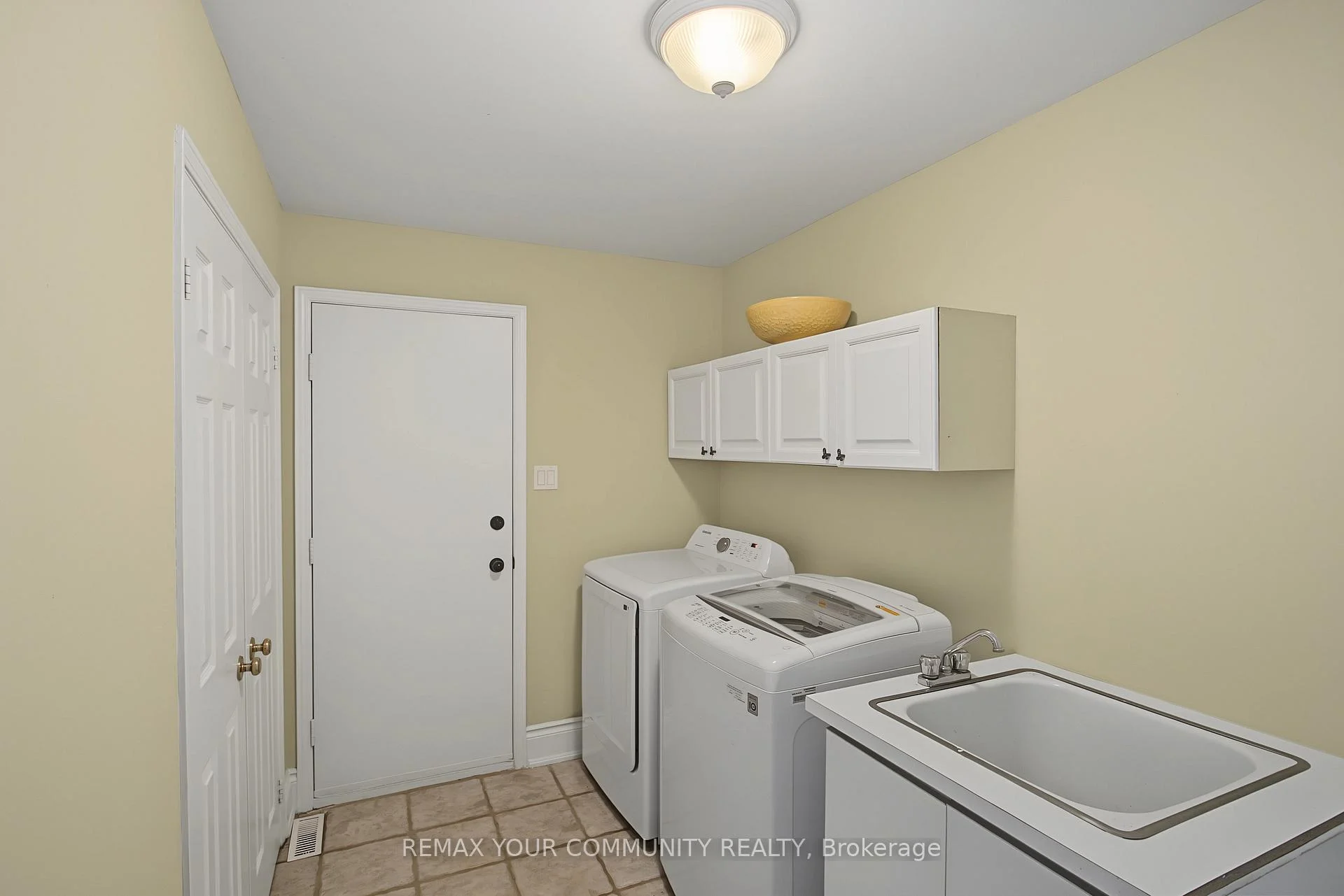 Photo 15 of 23 Cranberry Lane, Aurora, Aurora Highlands — HOMEH