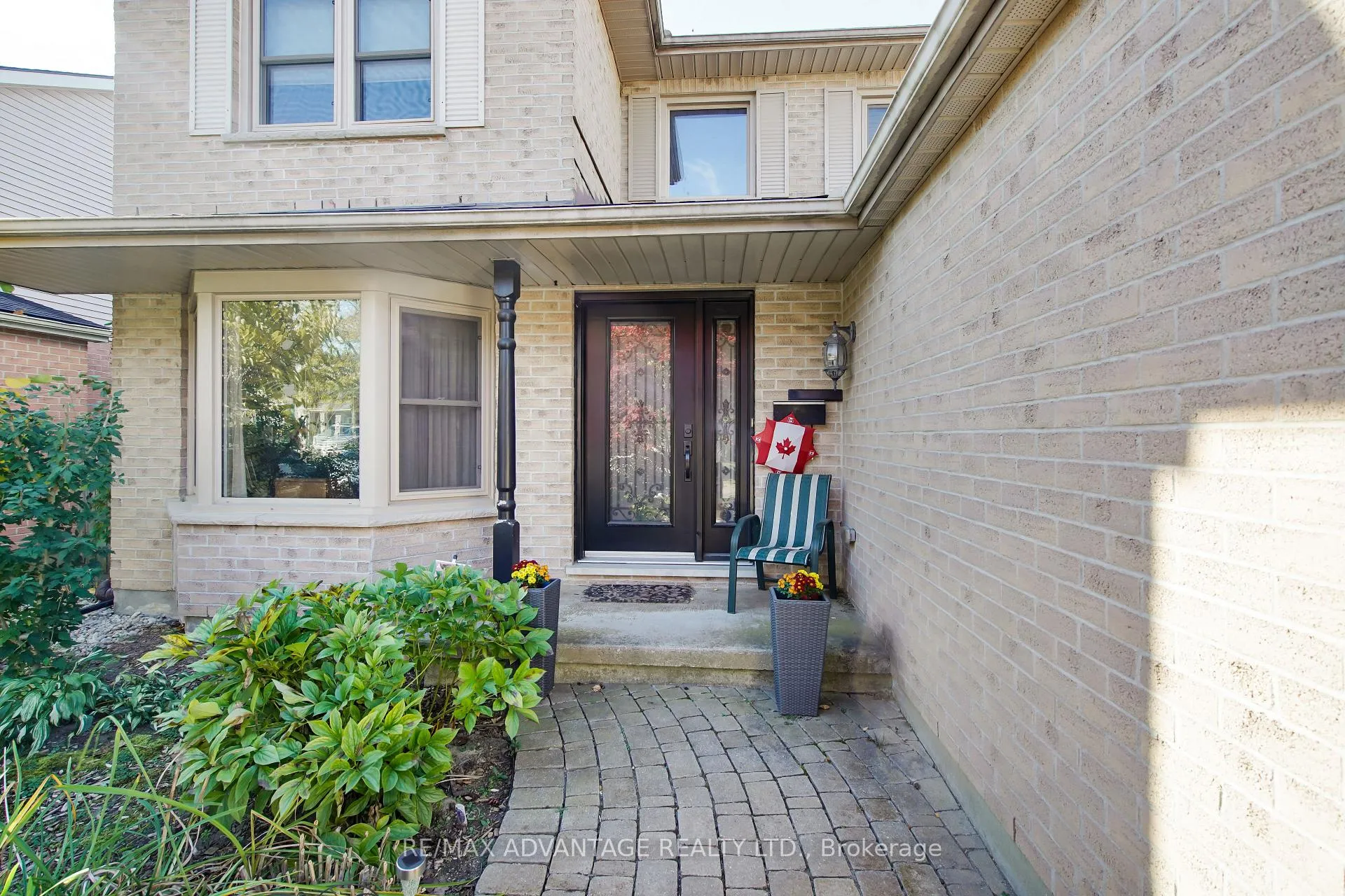 Photo 3 of 51 Laurel Crescent, London, North M — HOMEH