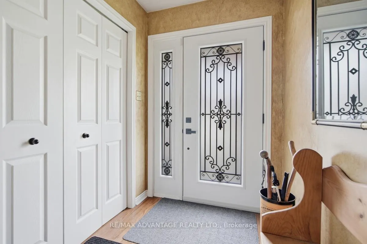 Photo 9 of 51 Laurel Crescent, London, North M — HOMEH