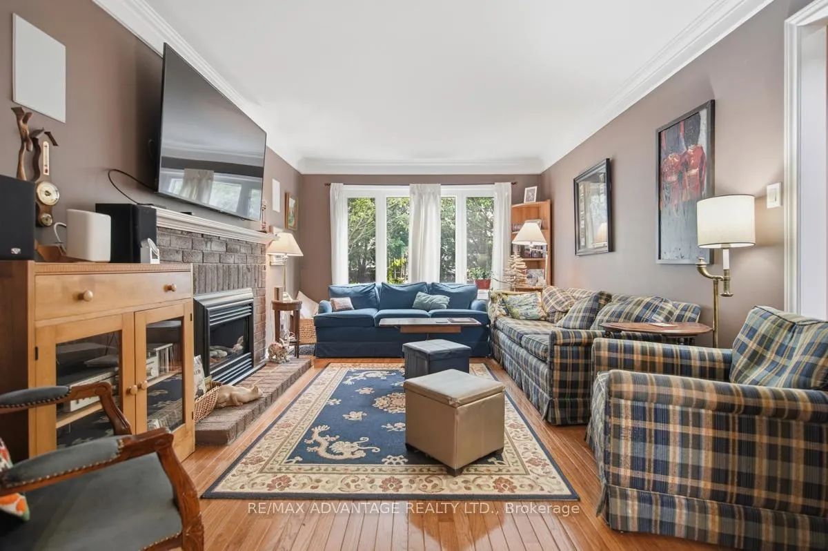 Photo 12 of 51 Laurel Crescent, London, North M — HOMEH