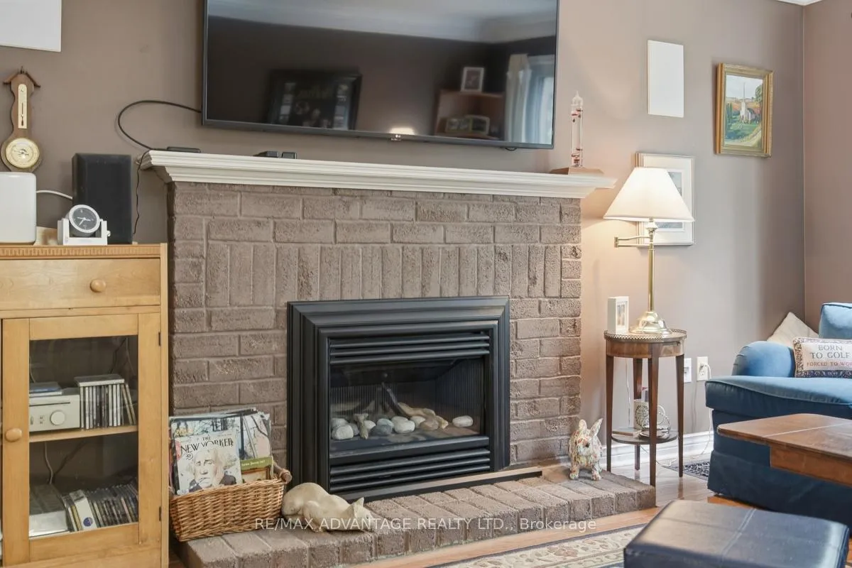 Photo 13 of 51 Laurel Crescent, London, North M — HOMEH