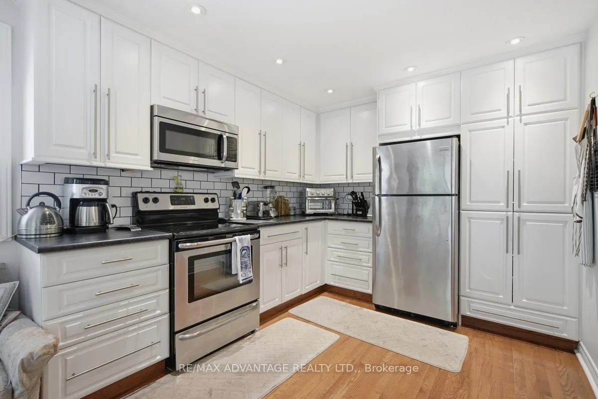 Photo 17 of 51 Laurel Crescent, London, North M — HOMEH