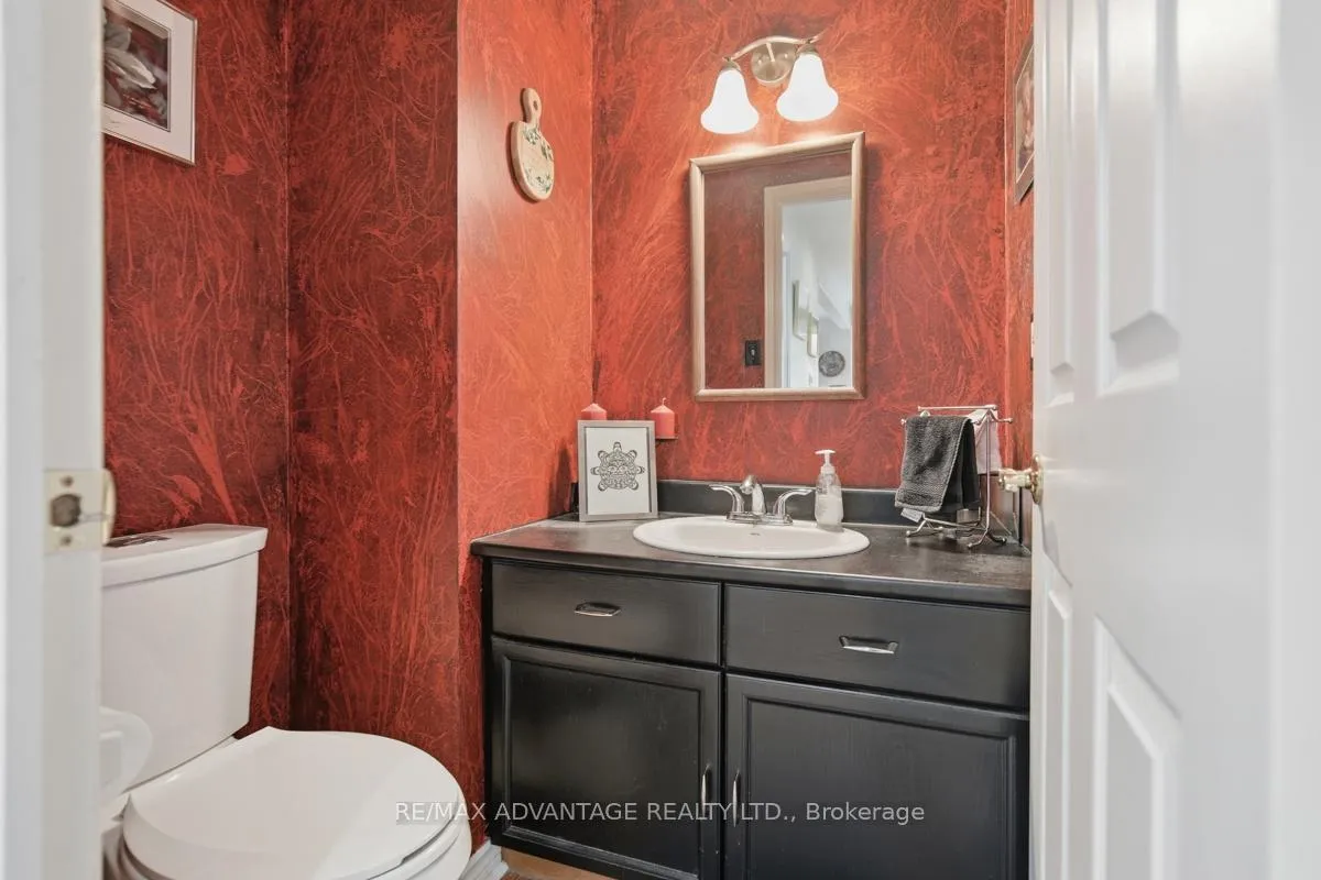Photo 20 of 51 Laurel Crescent, London, North M — HOMEH