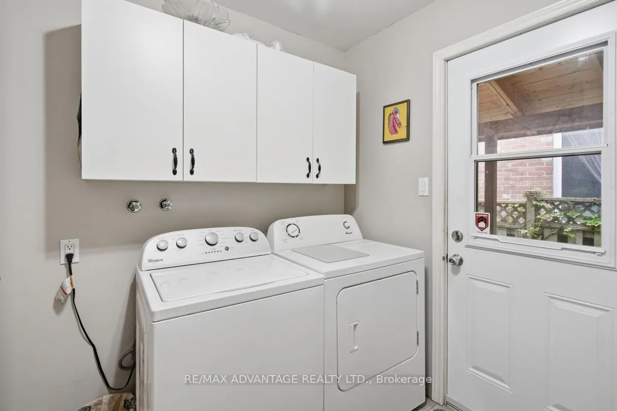 Photo 21 of 51 Laurel Crescent, London, North M — HOMEH