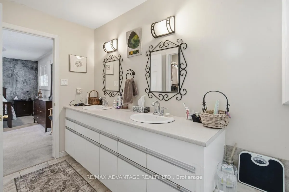 Photo 25 of 51 Laurel Crescent, London, North M — HOMEH