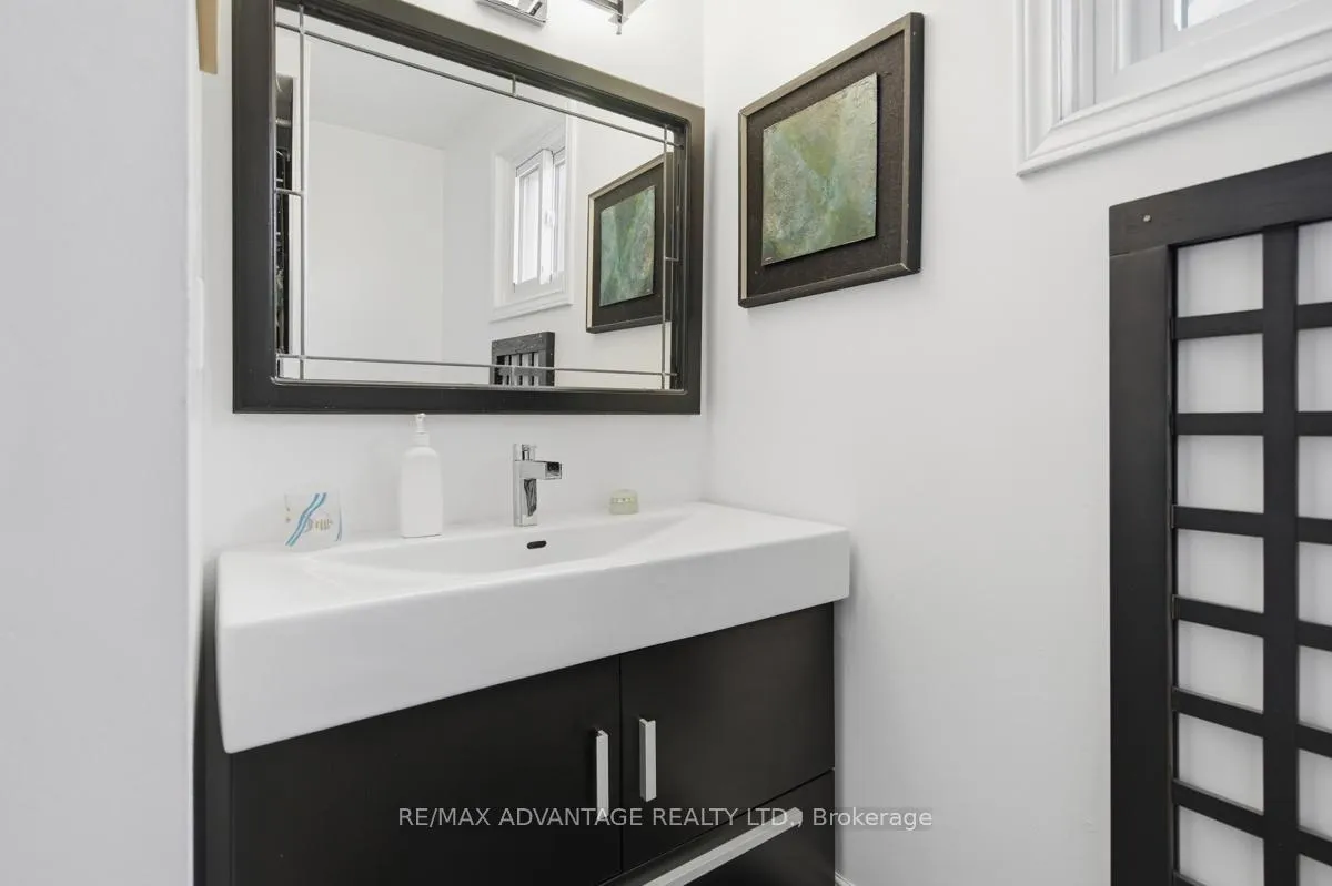 Photo 31 of 51 Laurel Crescent, London, North M — HOMEH