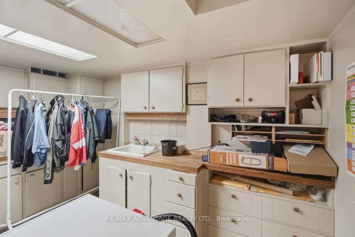 Photo 34 of 51 Laurel Crescent, London, North M — HOMEH