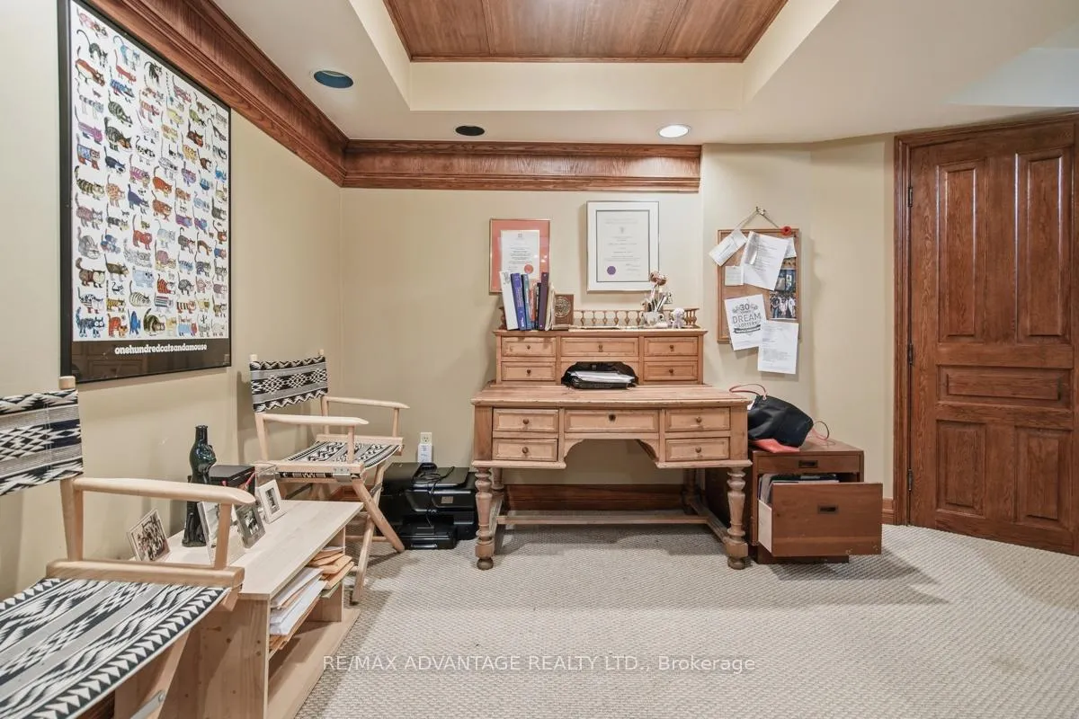 Photo 35 of 51 Laurel Crescent, London, North M — HOMEH