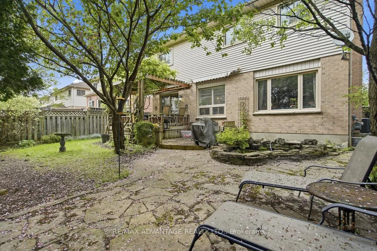 Photo 39 of 51 Laurel Crescent, London, North M — HOMEH