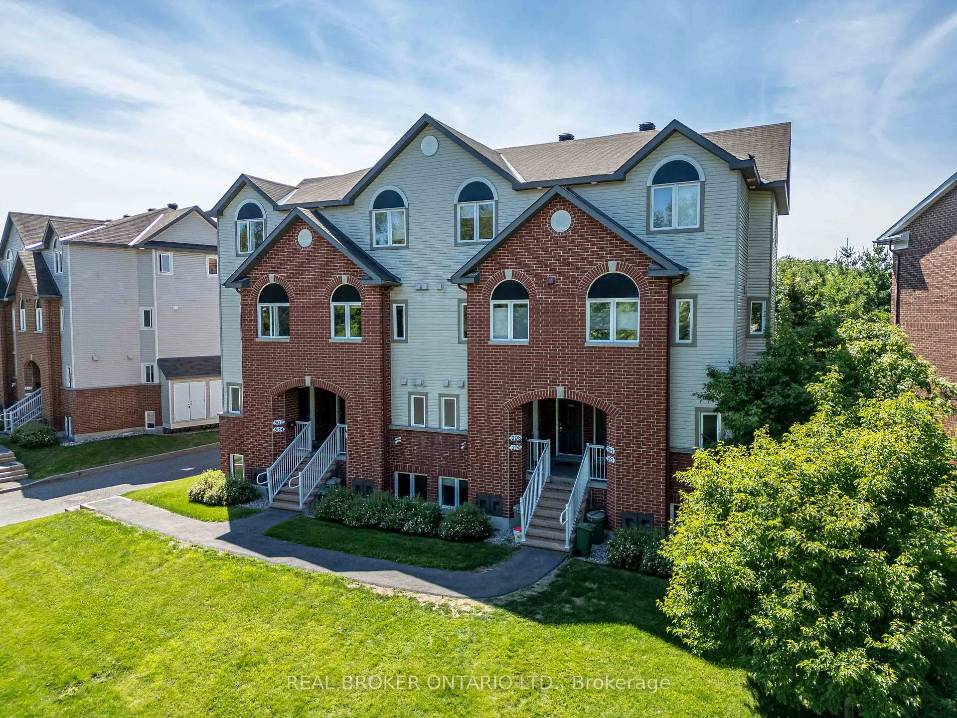 Photo 1 of 292 London Terrace, Ottawa, Manor Park — HOMEH