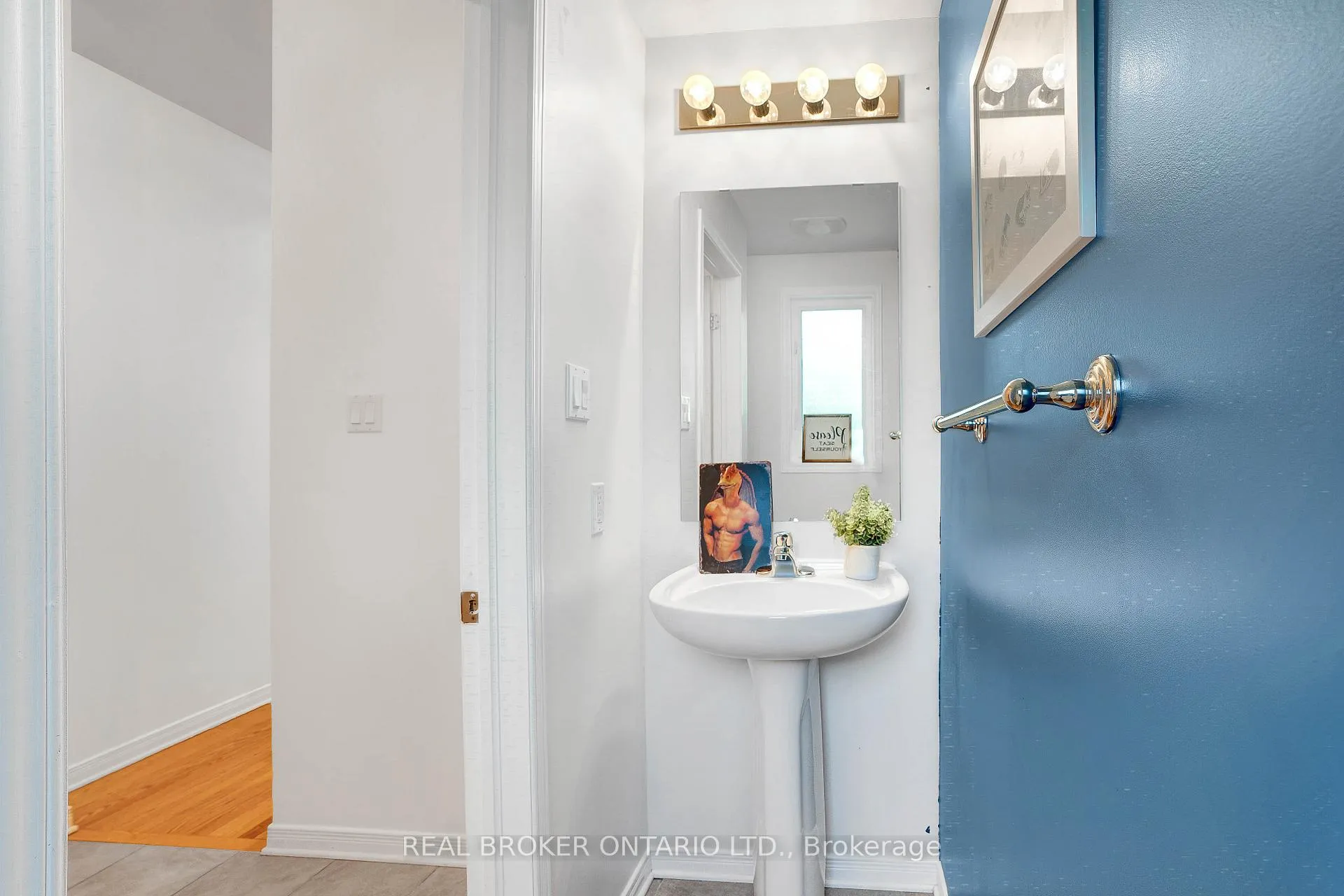 Photo 3 of 292 London Terrace, Ottawa, Manor Park — HOMEH