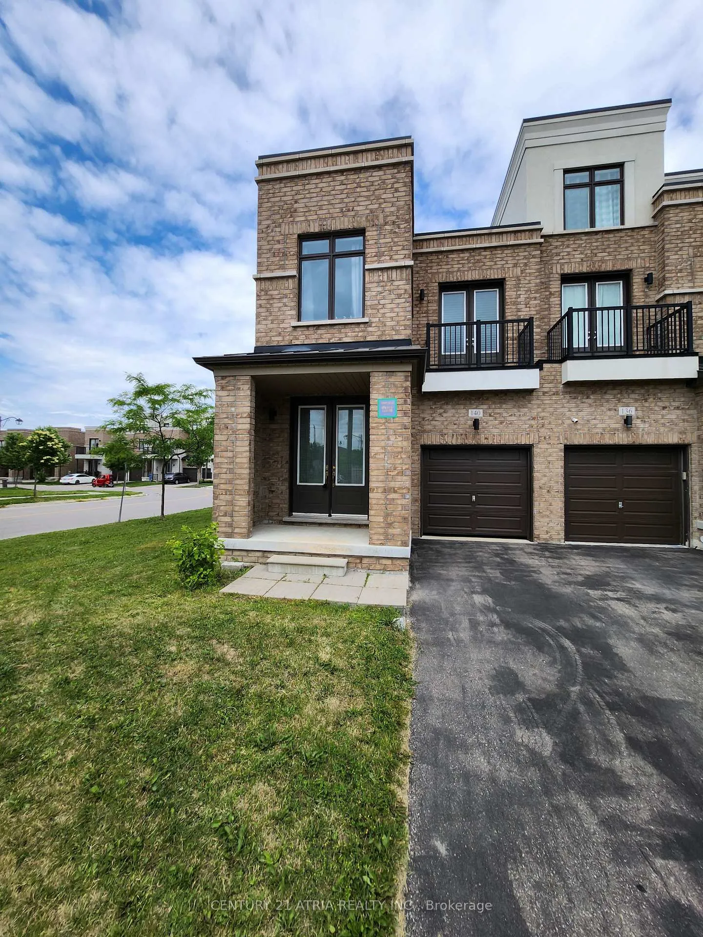 Photo 2 of 140 Elyse Court, Aurora, Bayview Northeast — HOMEH
