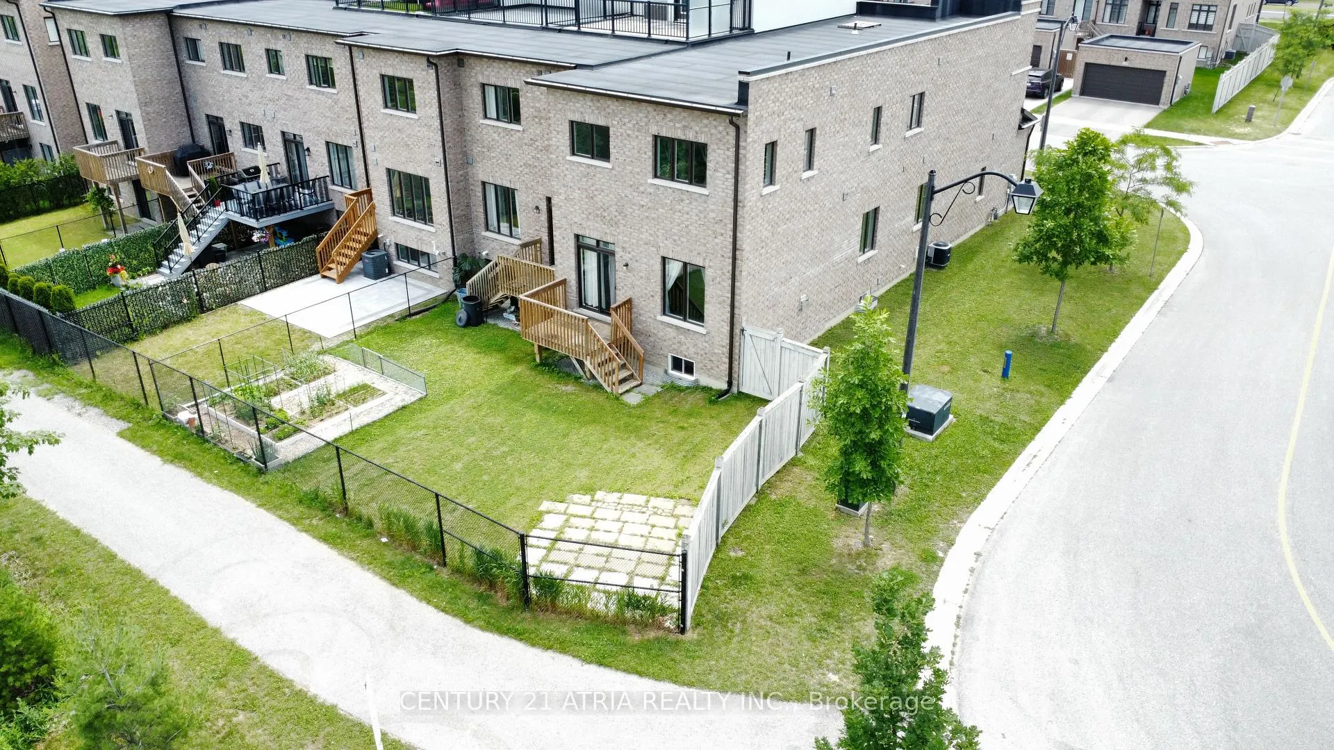 Photo 3 of 140 Elyse Court, Aurora, Bayview Northeast — HOMEH