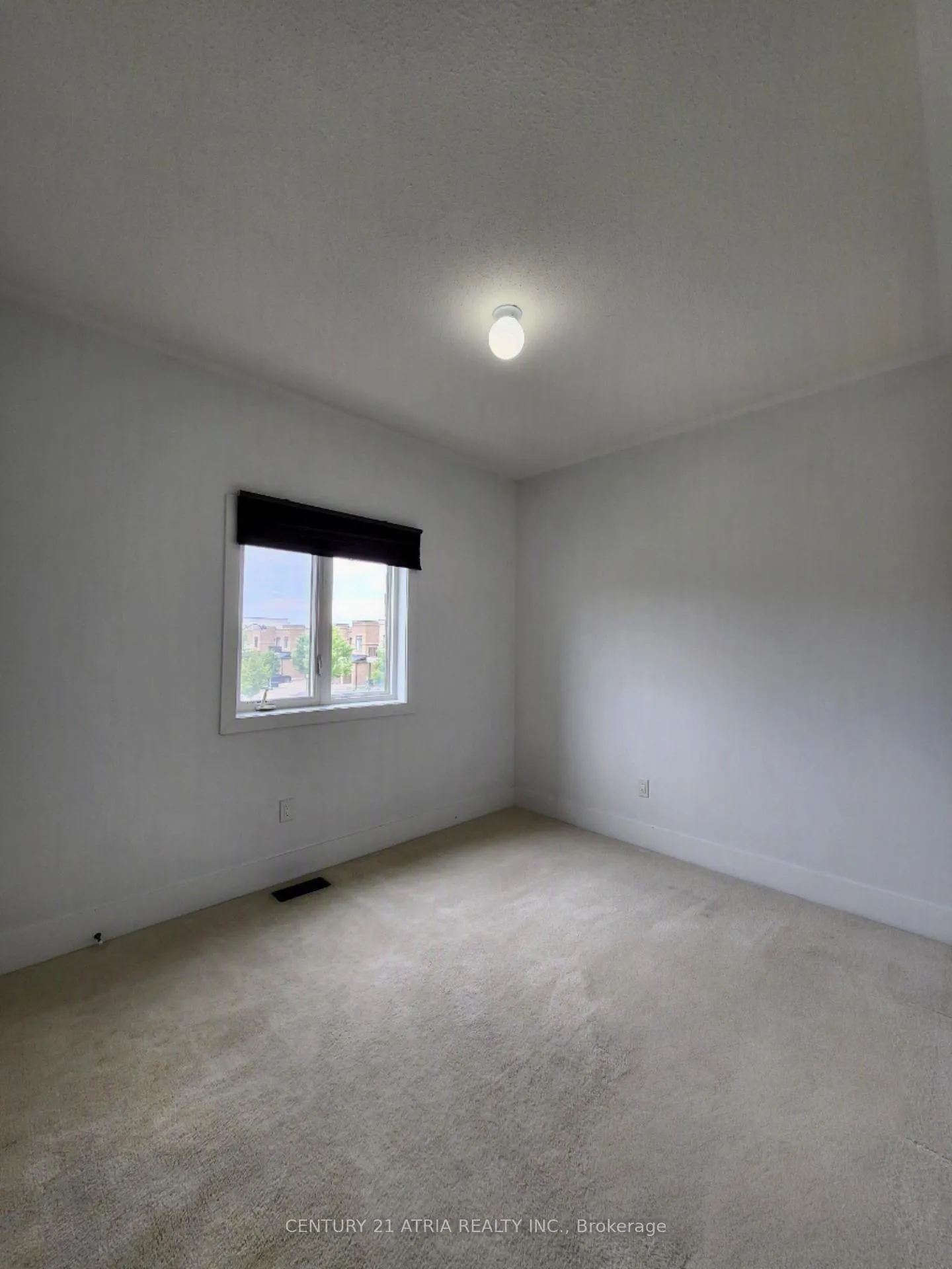 Photo 10 of 140 Elyse Court, Aurora, Bayview Northeast — HOMEH