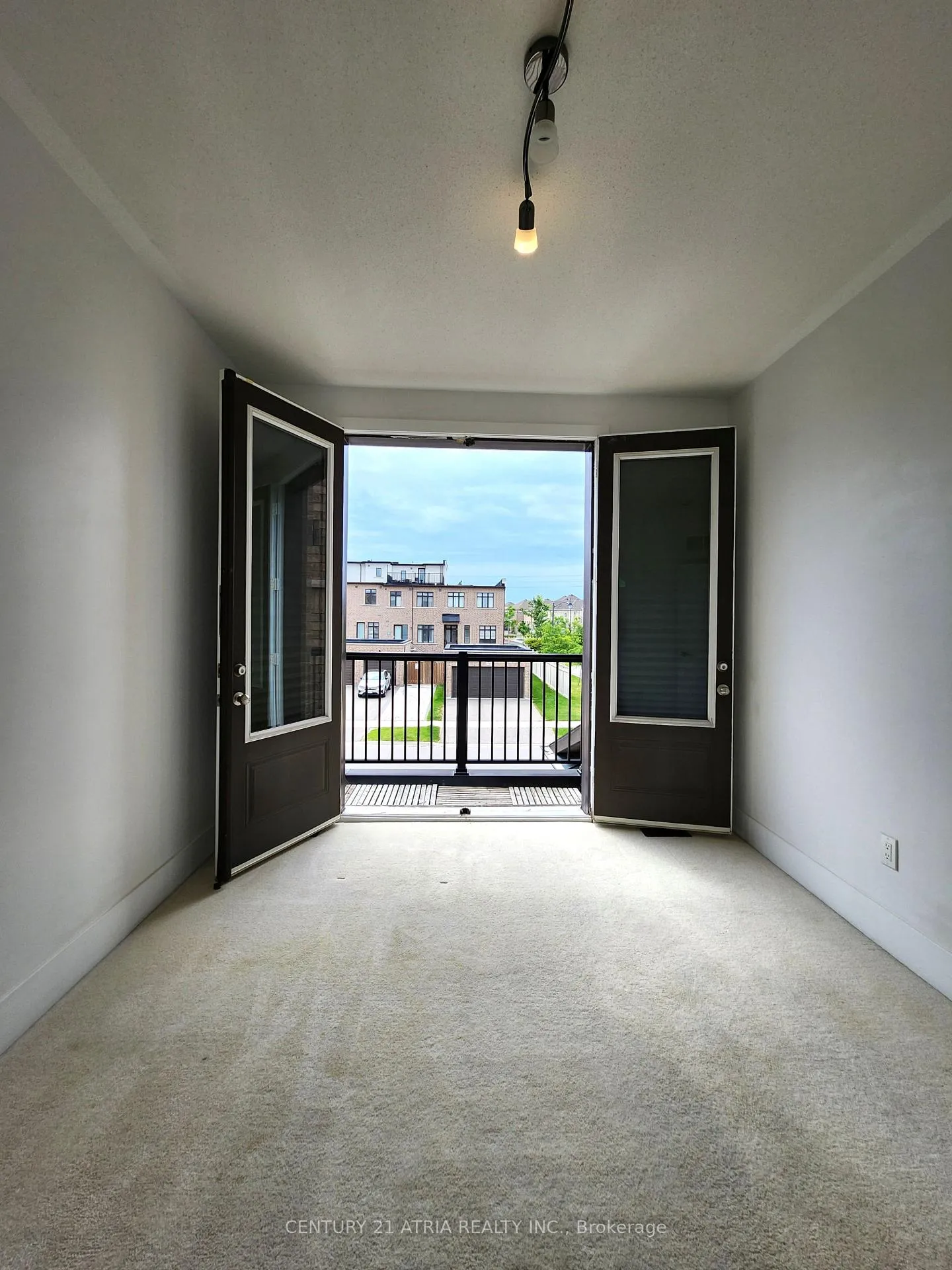 Photo 12 of 140 Elyse Court, Aurora, Bayview Northeast — HOMEH