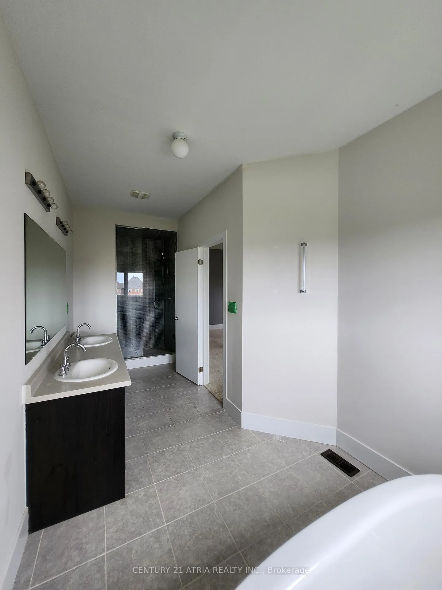 Photo 13 of 140 Elyse Court, Aurora, Bayview Northeast — HOMEH
