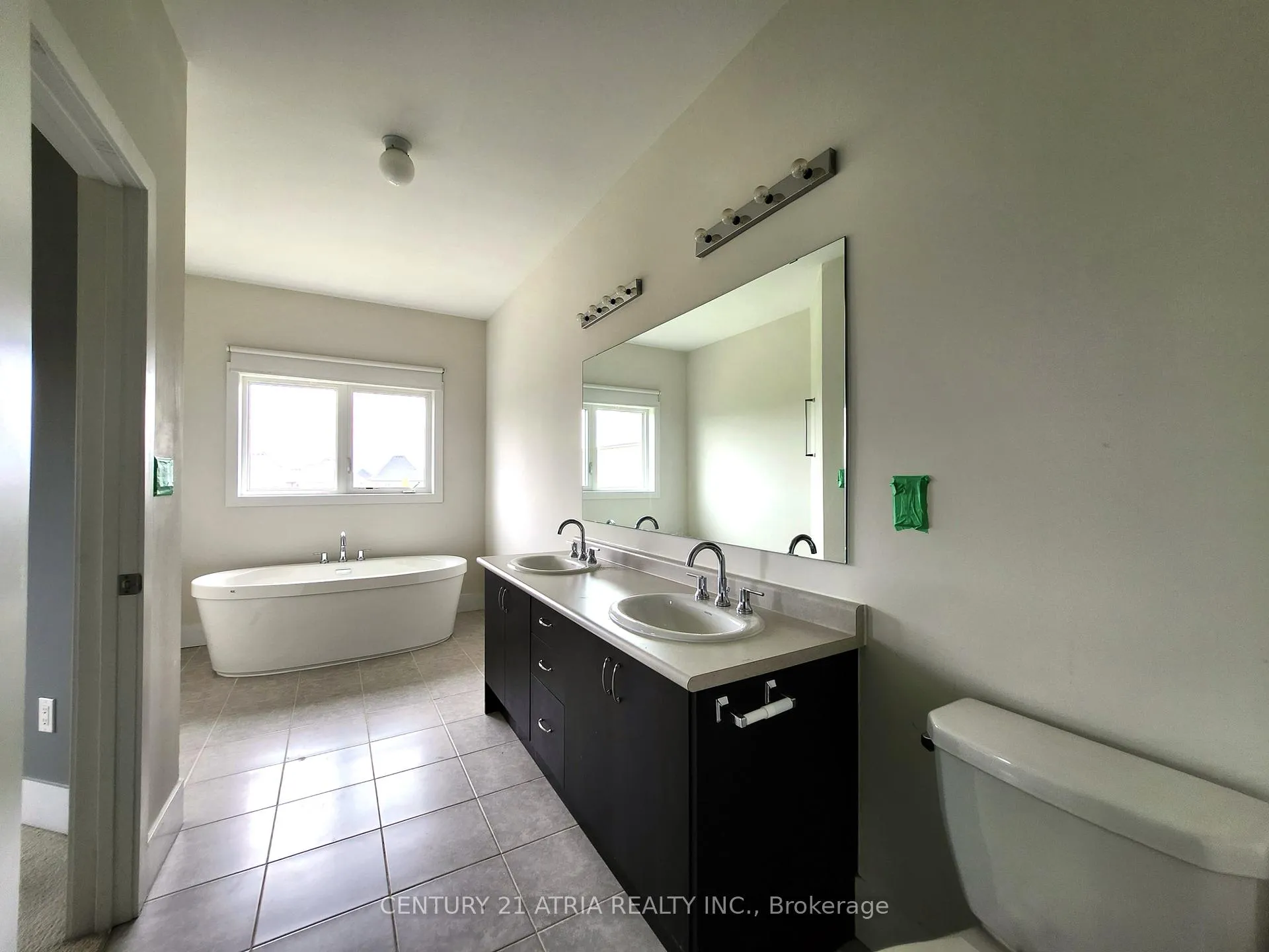 Photo 14 of 140 Elyse Court, Aurora, Bayview Northeast — HOMEH