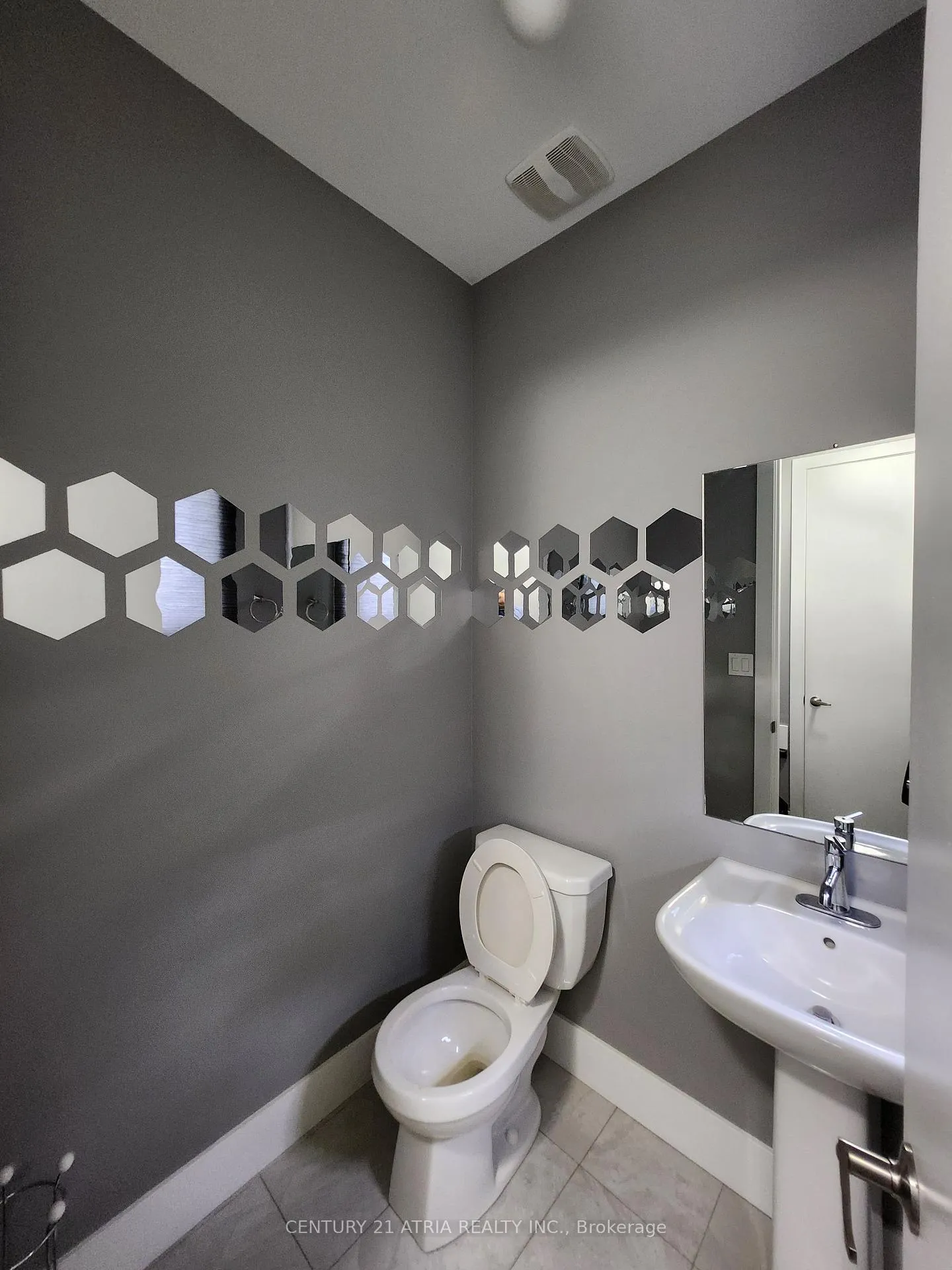 Photo 15 of 140 Elyse Court, Aurora, Bayview Northeast — HOMEH