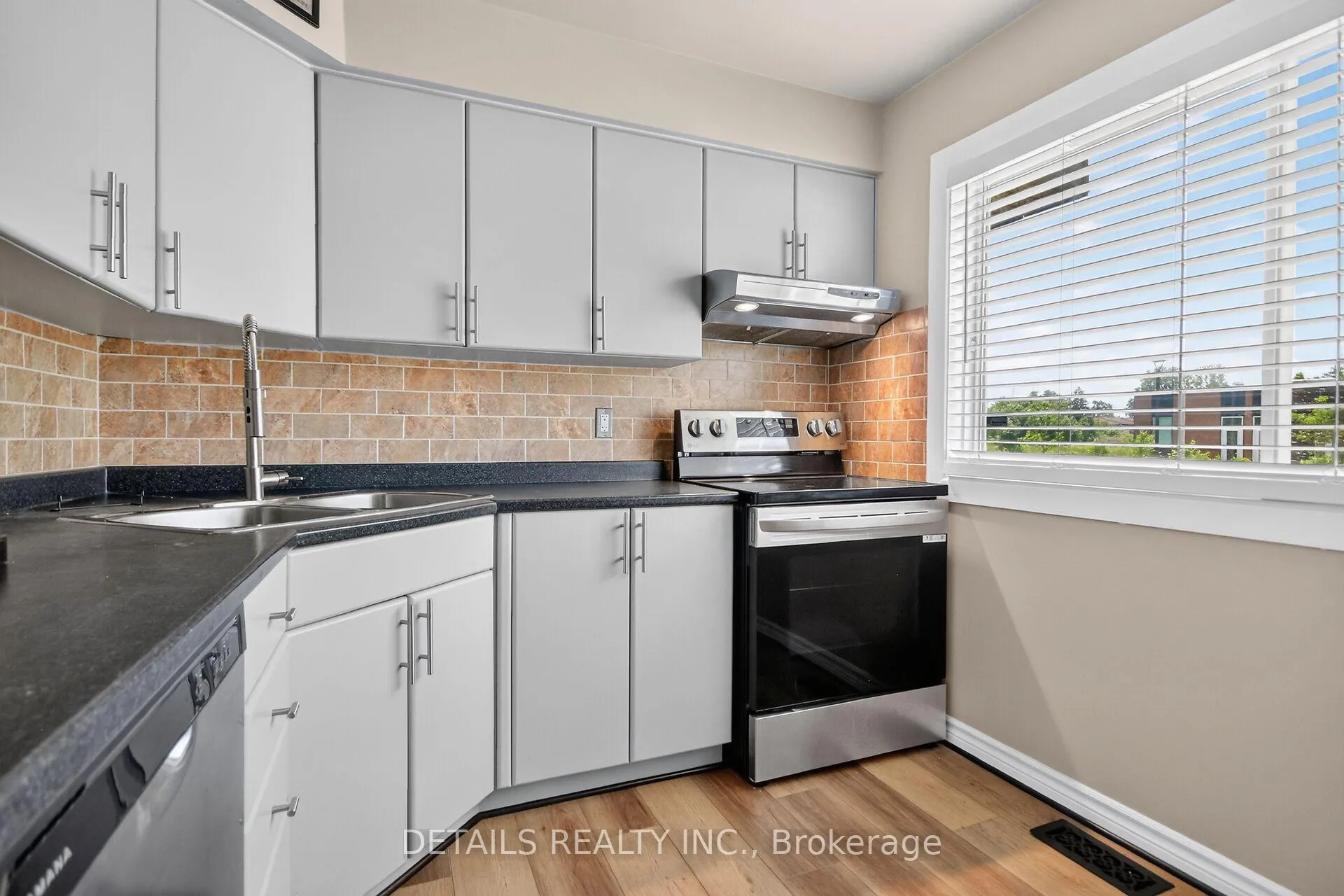 Photo 6 of 1753 Heatherington Road, Ottawa, Heron Gate/Industrial Park — HOMEH
