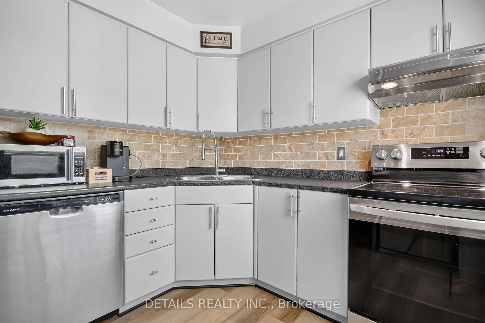 Photo 7 of 1753 Heatherington Road, Ottawa, Heron Gate/Industrial Park — HOMEH