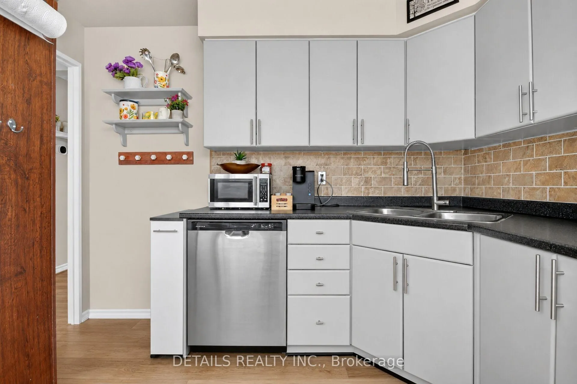Photo 8 of 1753 Heatherington Road, Ottawa, Heron Gate/Industrial Park — HOMEH