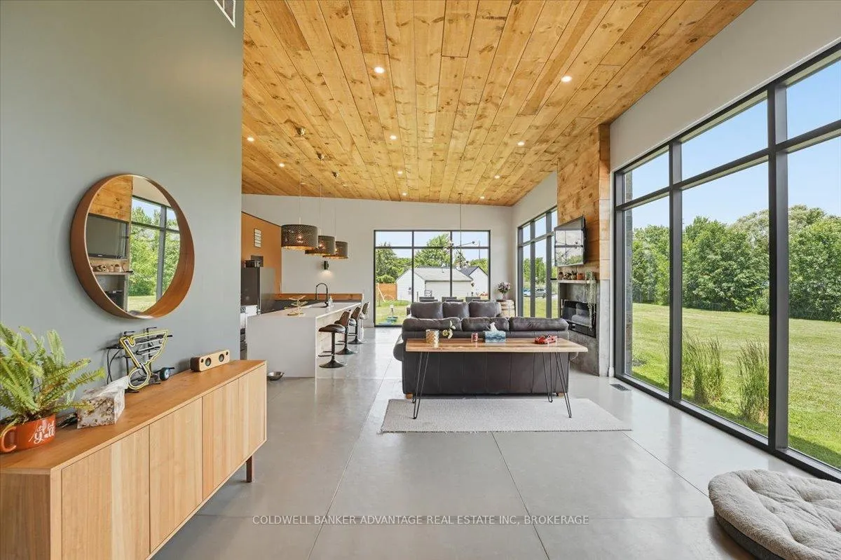 Photo 12 of 817 Doans Ridge Road, Welland, Cooks Mills — HOMEH