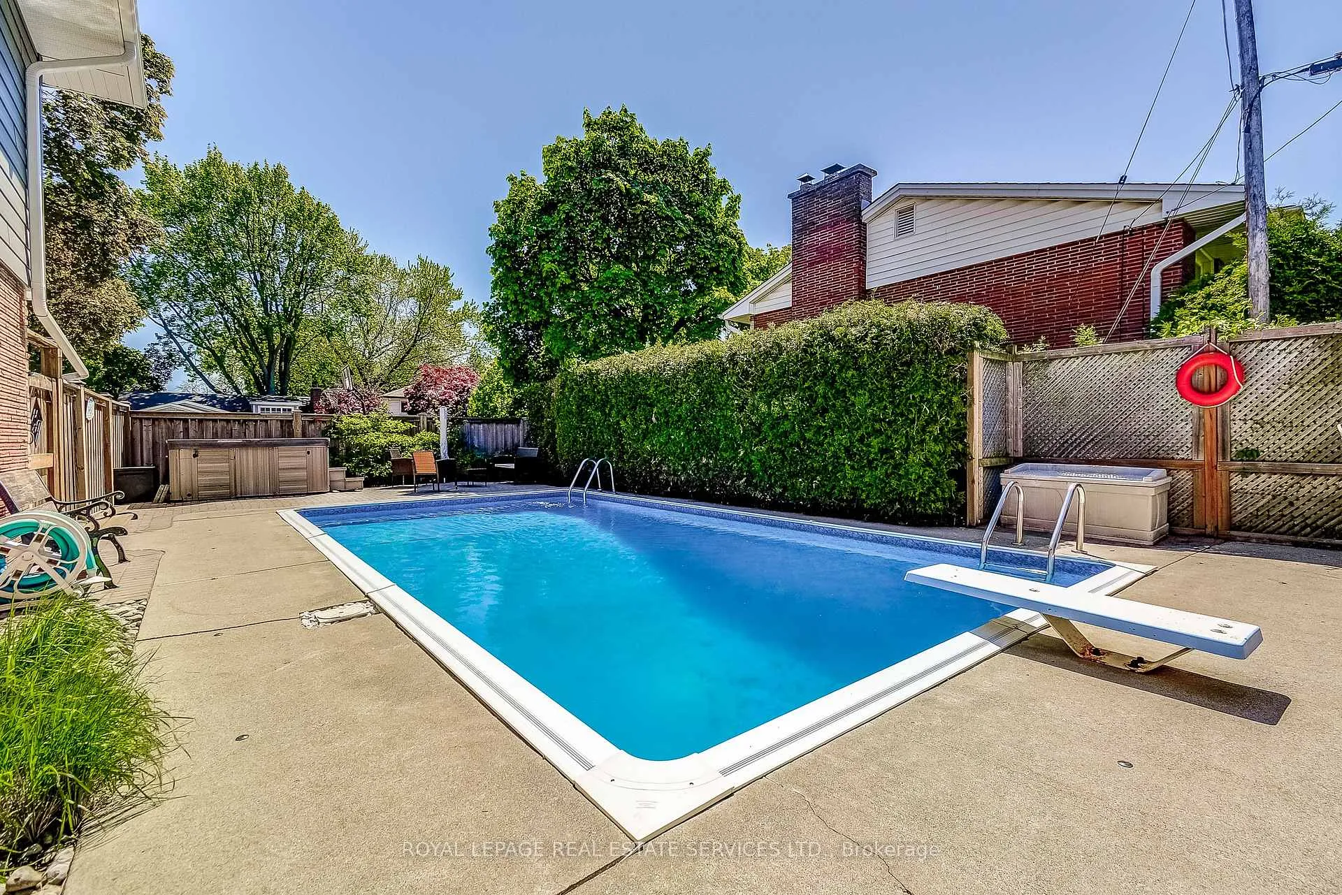 Photo 2 of Unit MAIN, 351 Strathcona Drive, Burlington, Roseland — HOMEH