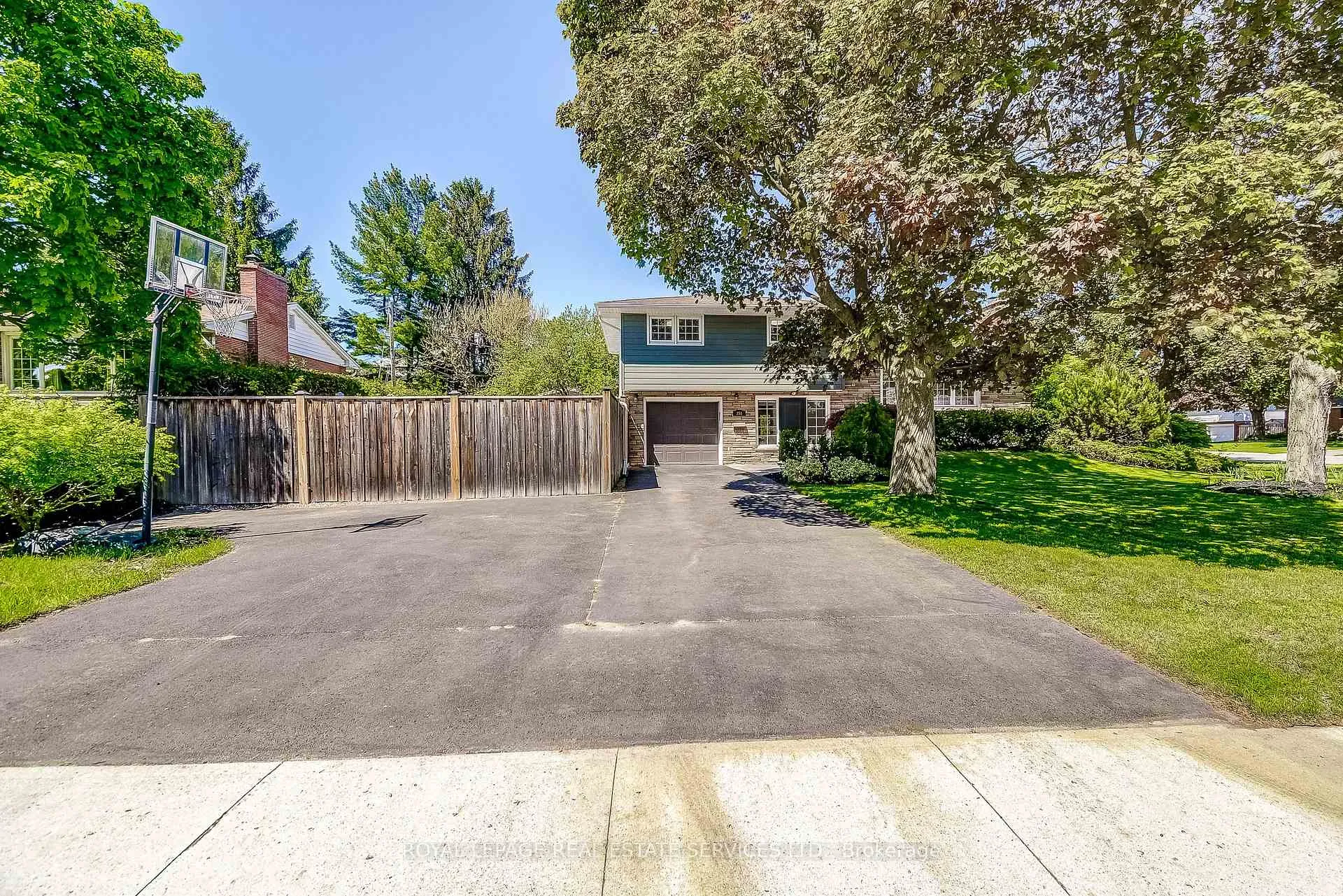 Photo 4 of Unit MAIN, 351 Strathcona Drive, Burlington, Roseland — HOMEH