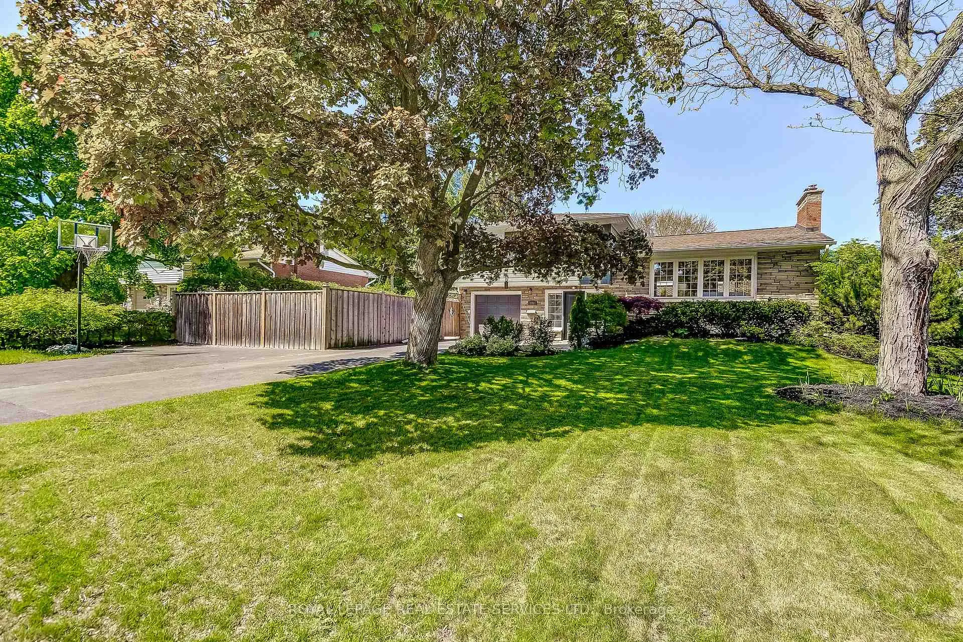 Photo 5 of Unit MAIN, 351 Strathcona Drive, Burlington, Roseland — HOMEH