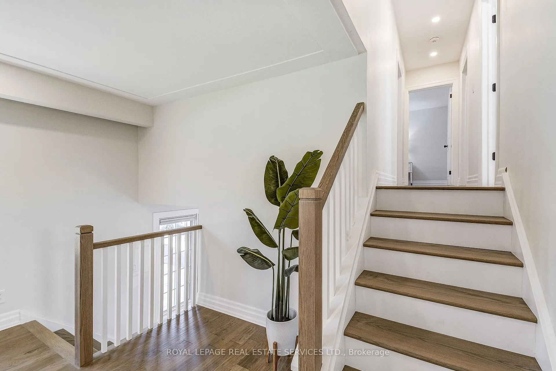 Photo 20 of Unit MAIN, 351 Strathcona Drive, Burlington, Roseland — HOMEH