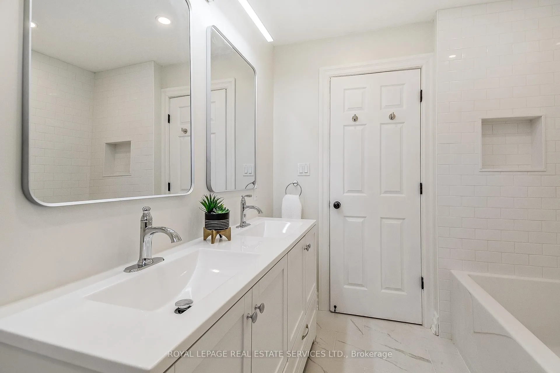 Photo 24 of Unit MAIN, 351 Strathcona Drive, Burlington, Roseland — HOMEH
