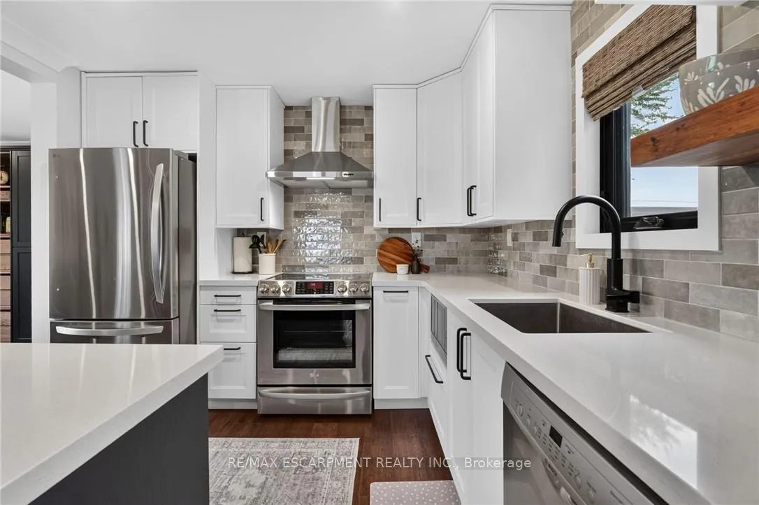 Photo 14 of 3754 Lakeshore Road, Lincoln, Lincoln Lake — HOMEH