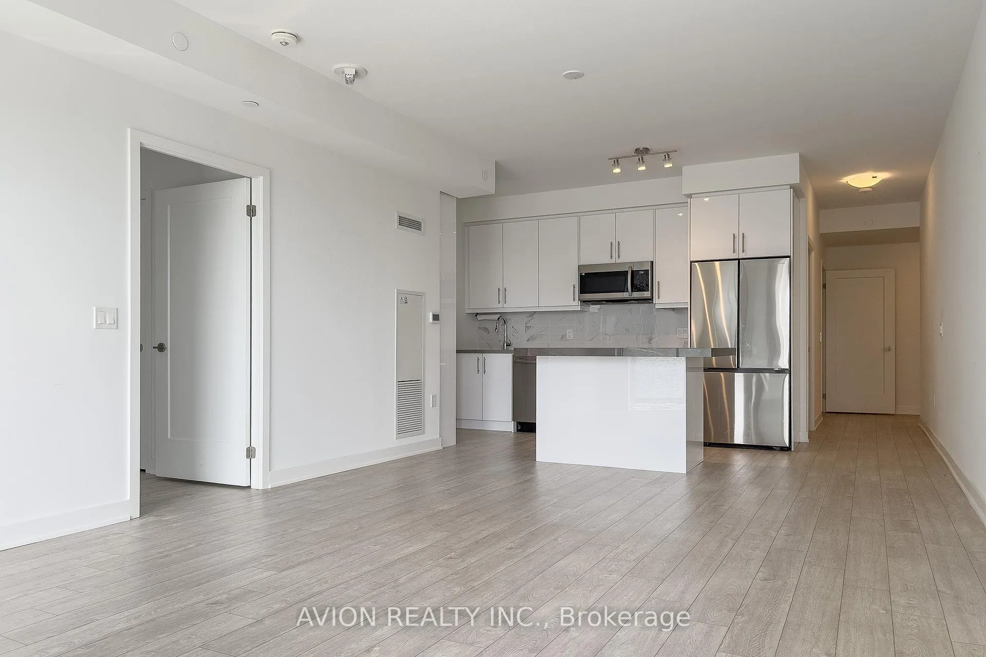 Photo 2 of Unit 703, 105 Oneida Crescent, Richmond Hill, Langstaff — HOMEH
