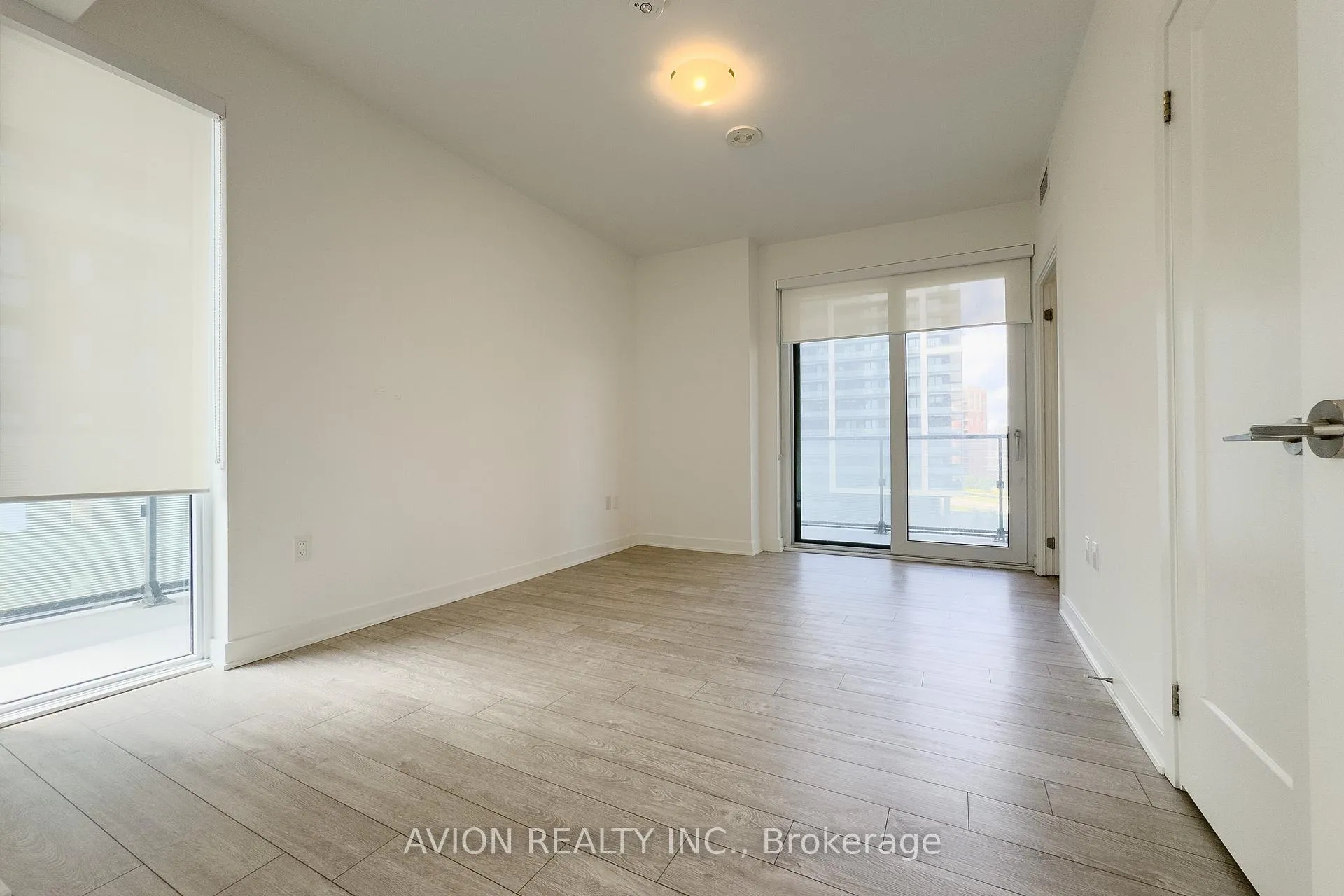 Photo 3 of Unit 703, 105 Oneida Crescent, Richmond Hill, Langstaff — HOMEH