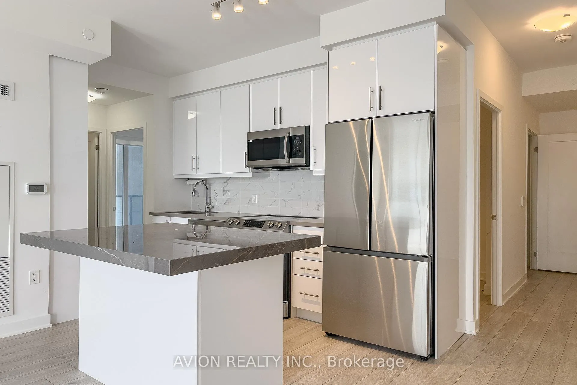 Photo 4 of Unit 703, 105 Oneida Crescent, Richmond Hill, Langstaff — HOMEH