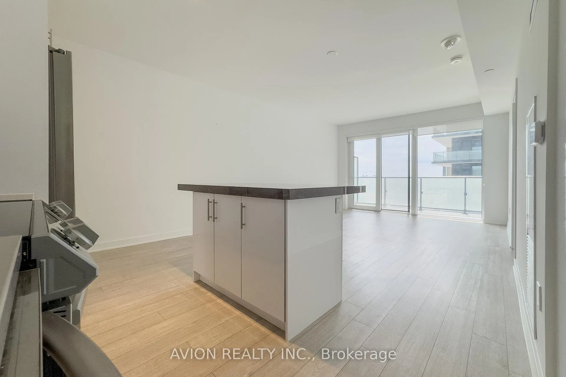 Photo 7 of Unit 703, 105 Oneida Crescent, Richmond Hill, Langstaff — HOMEH