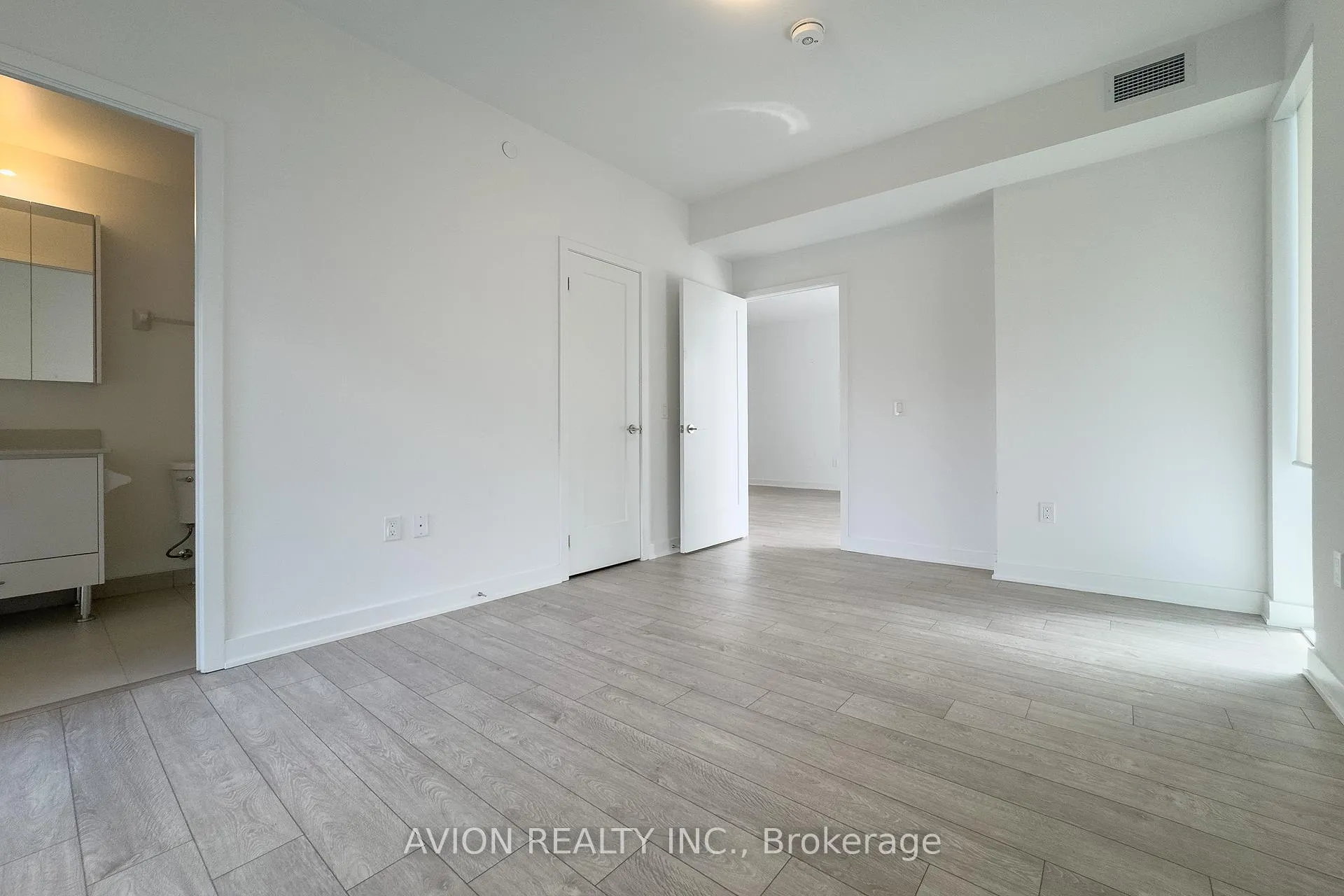 Photo 10 of Unit 703, 105 Oneida Crescent, Richmond Hill, Langstaff — HOMEH