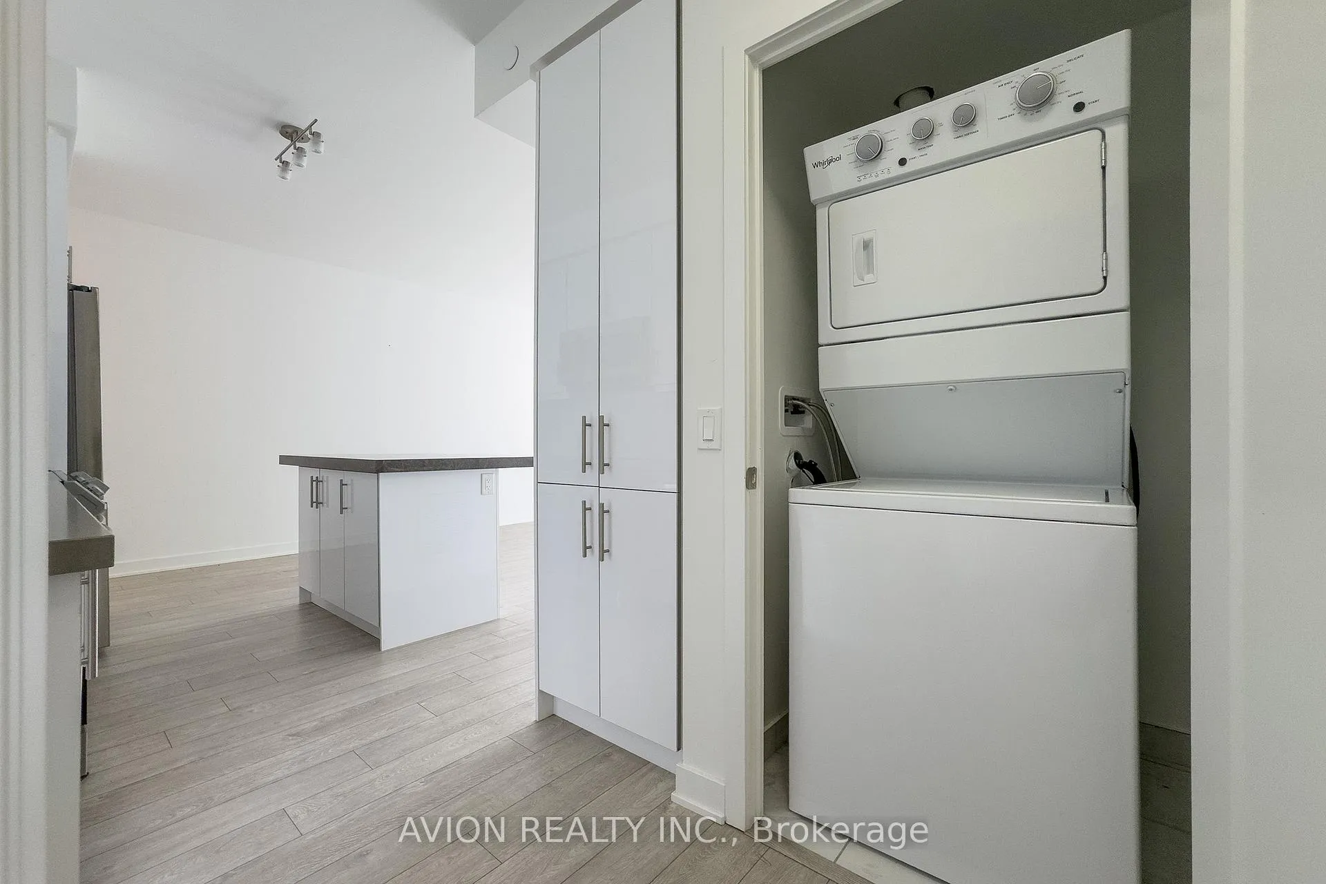 Photo 15 of Unit 703, 105 Oneida Crescent, Richmond Hill, Langstaff — HOMEH