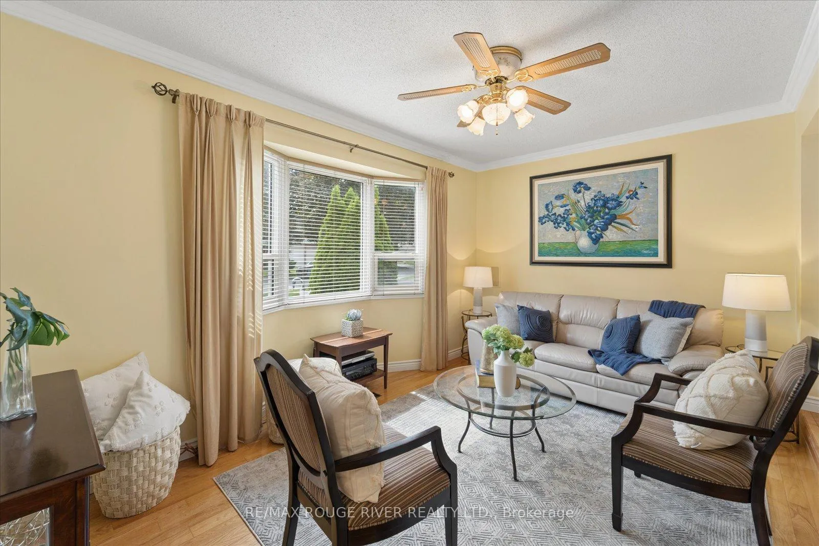 Photo 4 of 807 Red Maple Court, Whitby, Williamsburg — HOMEH