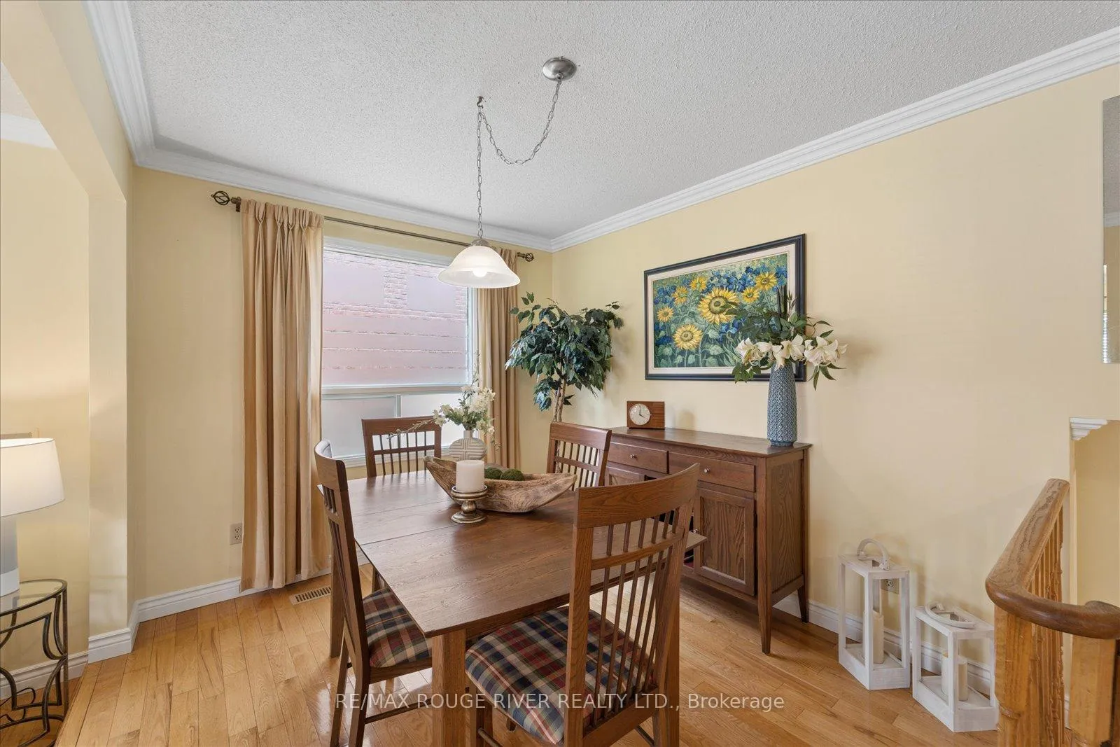 Photo 6 of 807 Red Maple Court, Whitby, Williamsburg — HOMEH