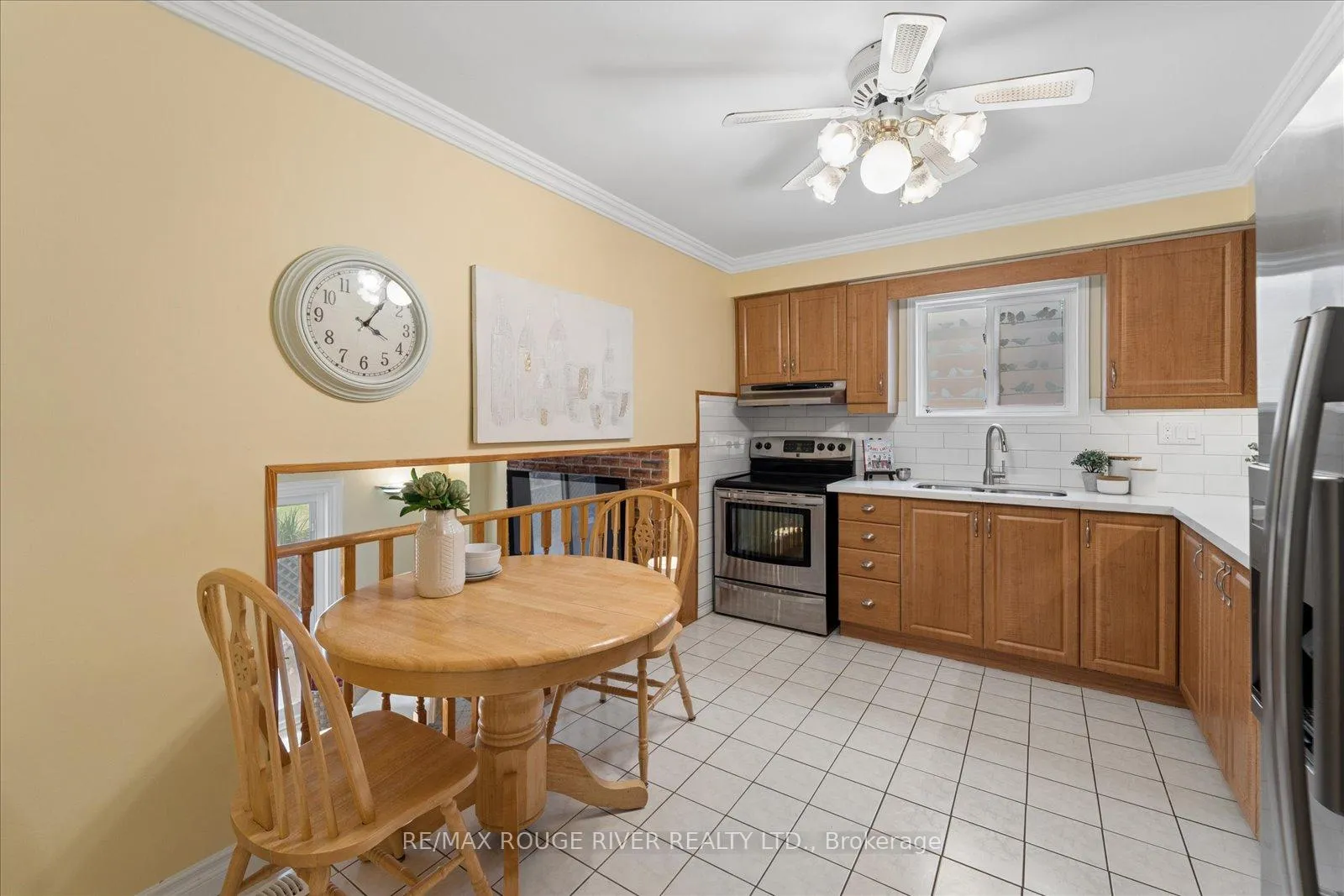 Photo 7 of 807 Red Maple Court, Whitby, Williamsburg — HOMEH